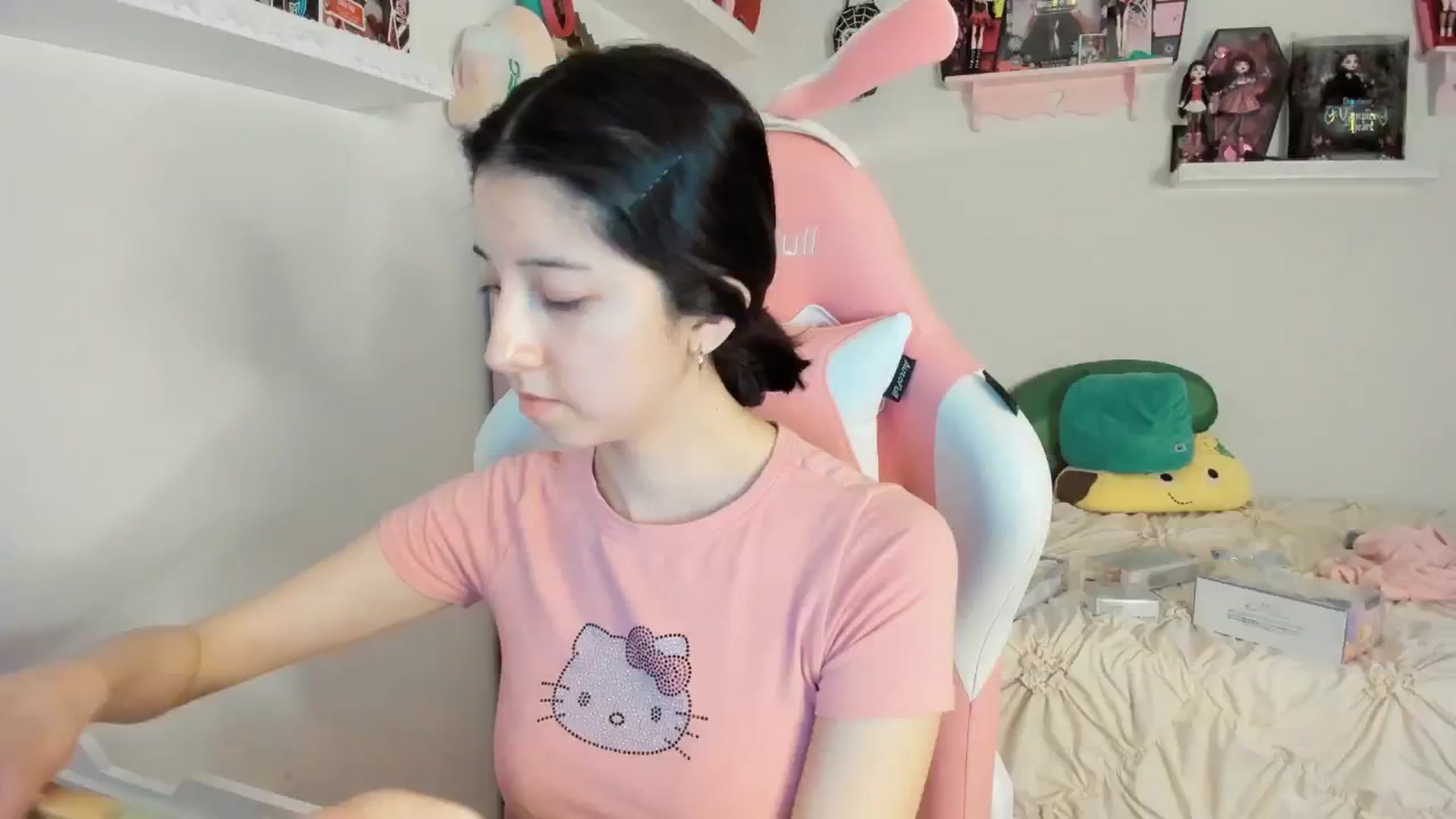 Gallery image thumbnail from Cherrycute666's myfreecams stream on, 02/17/2025, 06:44 image 4 of 20