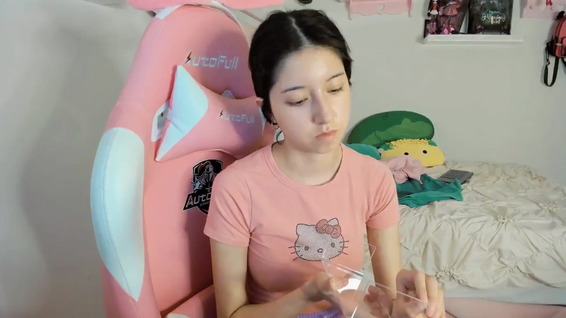 Gallery image thumbnail from Cherrycute666's myfreecams stream on, 02/17/2025, 08:25 image 11 of 20