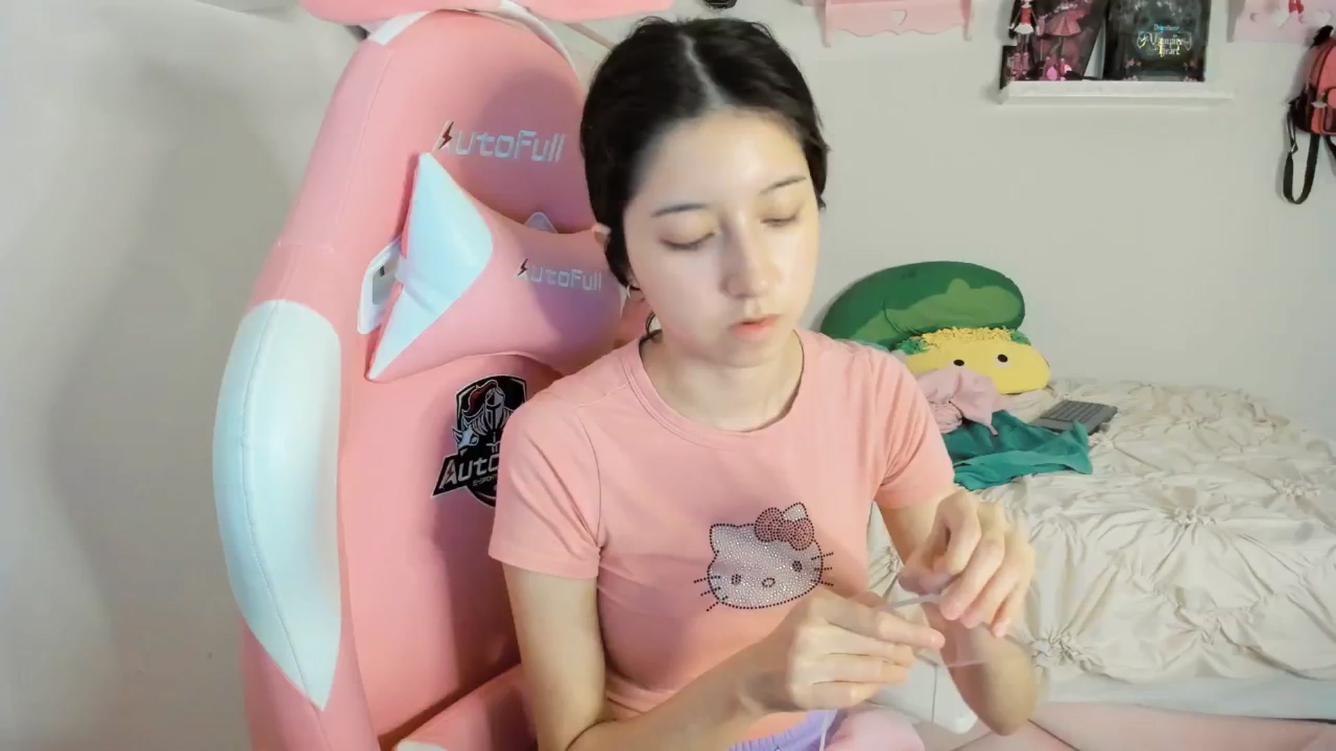 Gallery image thumbnail from Cherrycute666's myfreecams stream on, 02/17/2025, 08:25 image 10 of 20