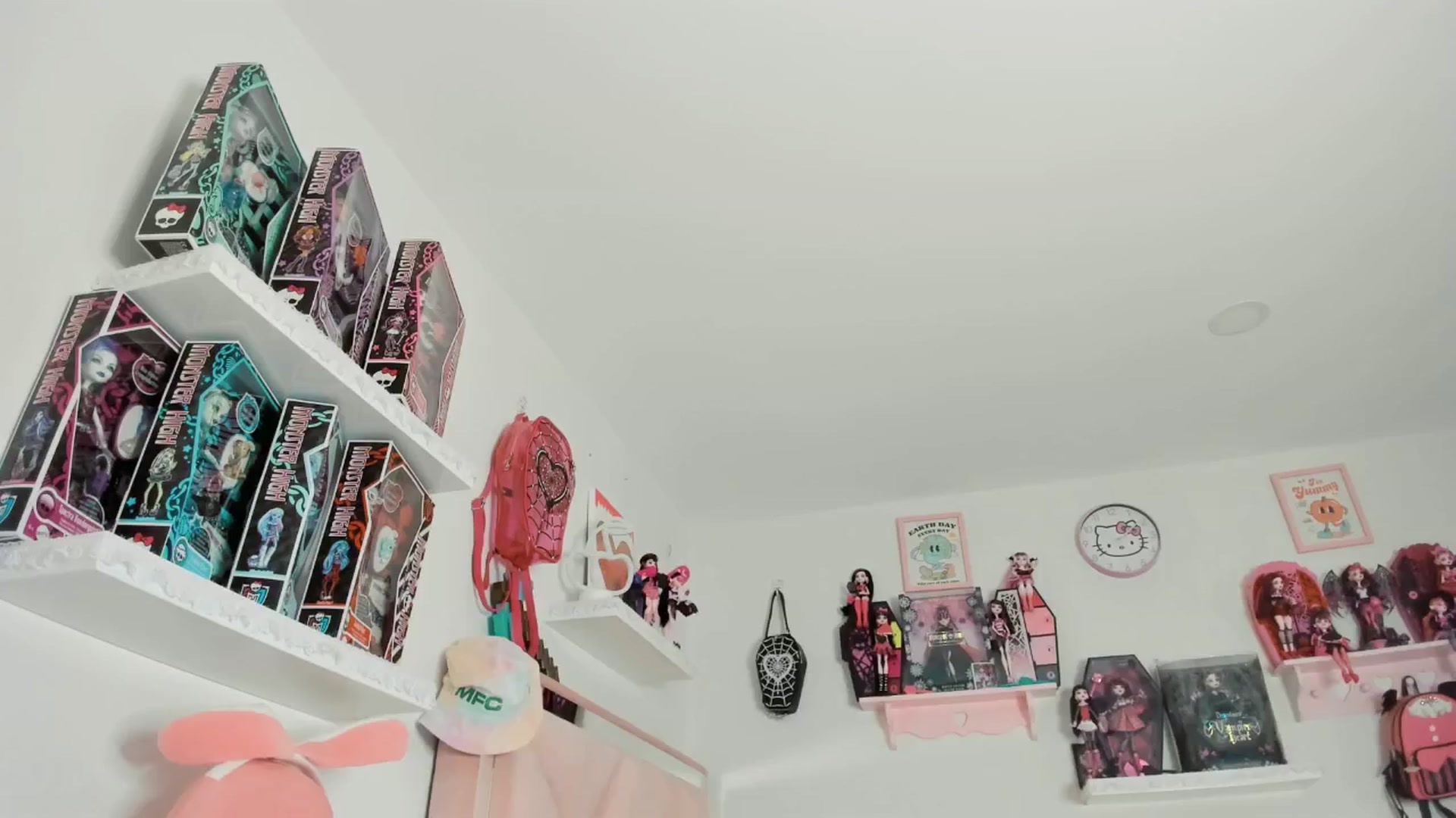 Gallery image thumbnail from Cherrycute666's myfreecams stream on, 02/17/2025, 08:25 image 4 of 20