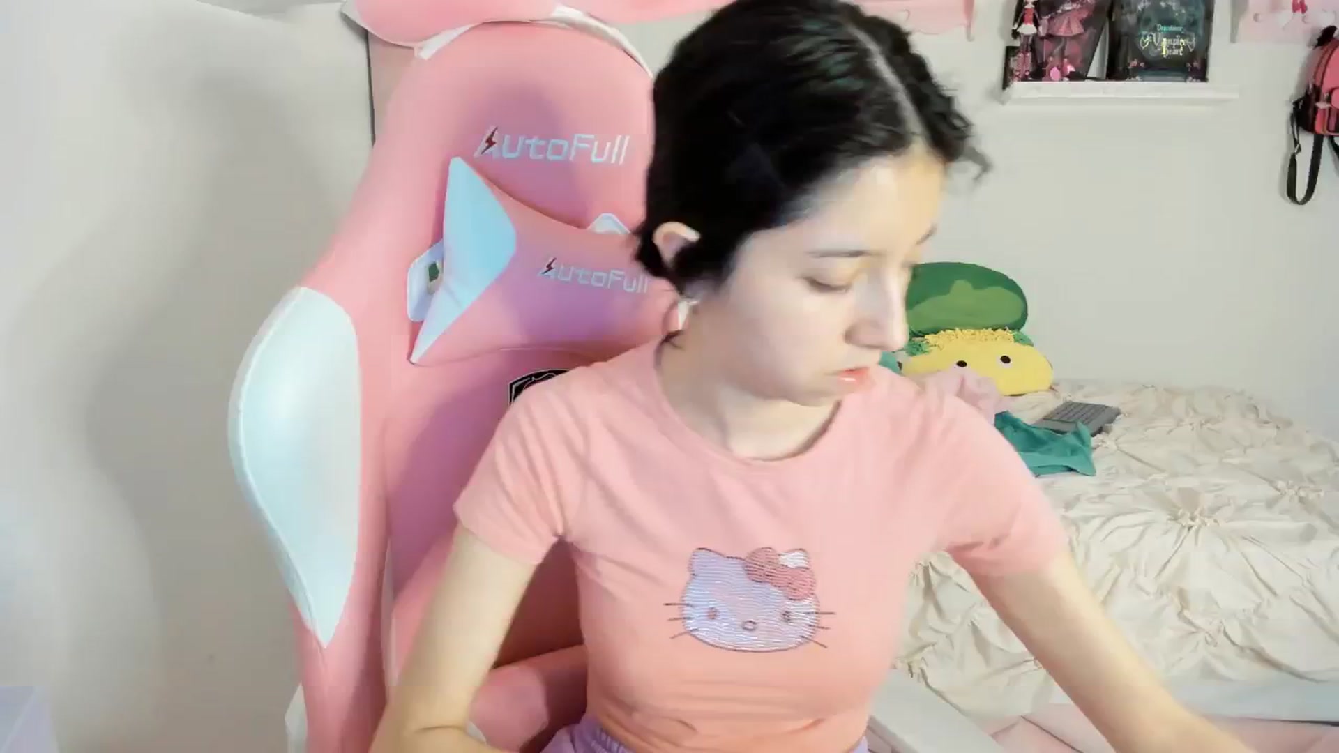 Gallery image thumbnail from Cherrycute666's myfreecams stream on, 02/17/2025, 08:25 image 9 of 20