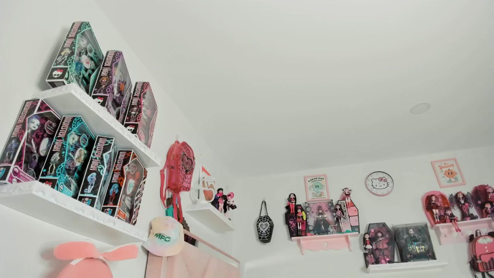 Gallery image thumbnail from Cherrycute666's myfreecams stream on, 02/17/2025, 08:25 image 5 of 20