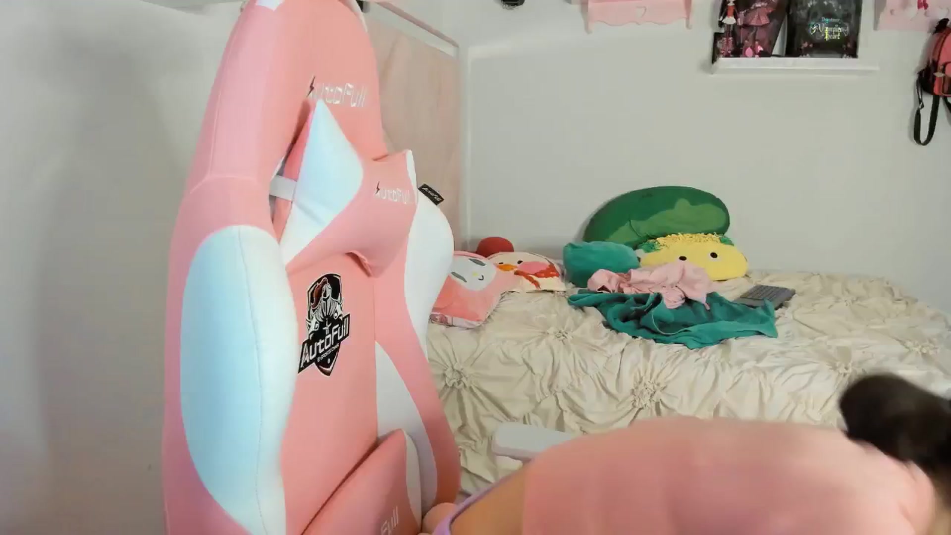 Gallery image thumbnail from Cherrycute666's myfreecams stream on, 02/17/2025, 08:25 image 14 of 20