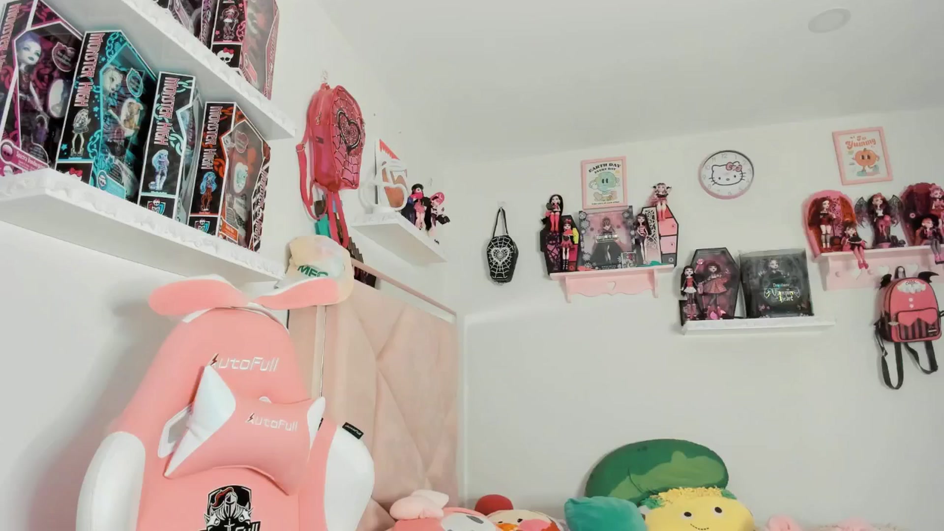 Gallery image thumbnail from Cherrycute666's myfreecams stream on, 02/17/2025, 08:25 image 19 of 20