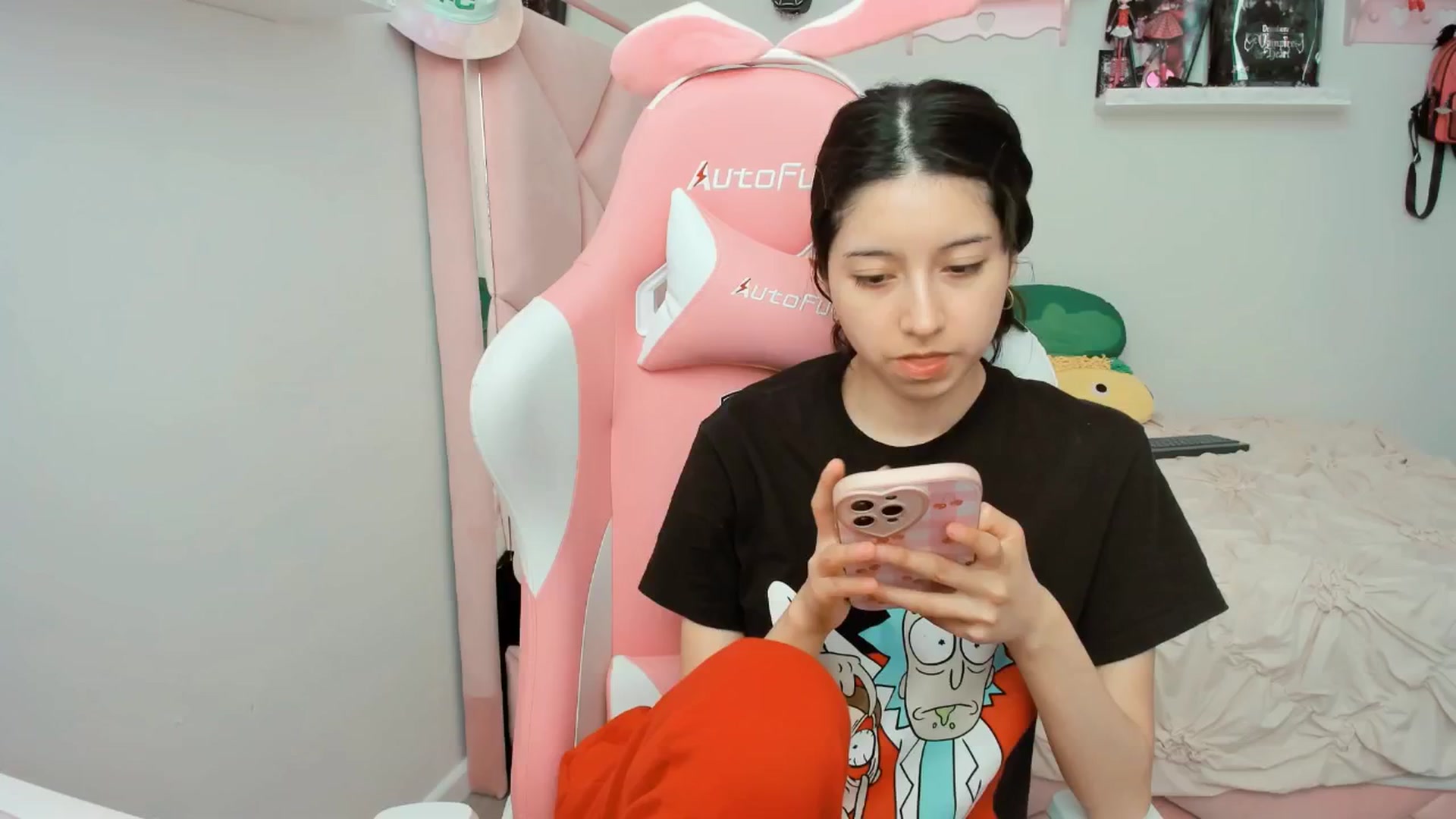 Gallery image thumbnail from Cherrycute666's myfreecams stream on, 02/17/2025, 21:48 image 17 of 20