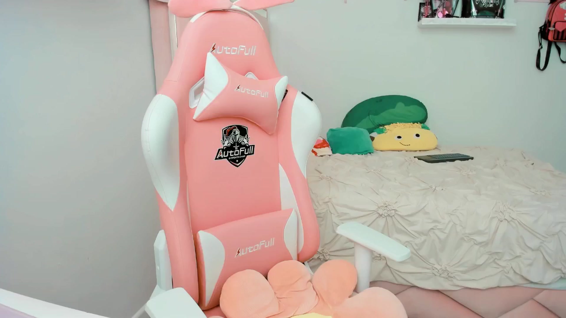 Gallery image thumbnail from Cherrycute666's myfreecams stream on, 02/17/2025, 21:48 image 14 of 20