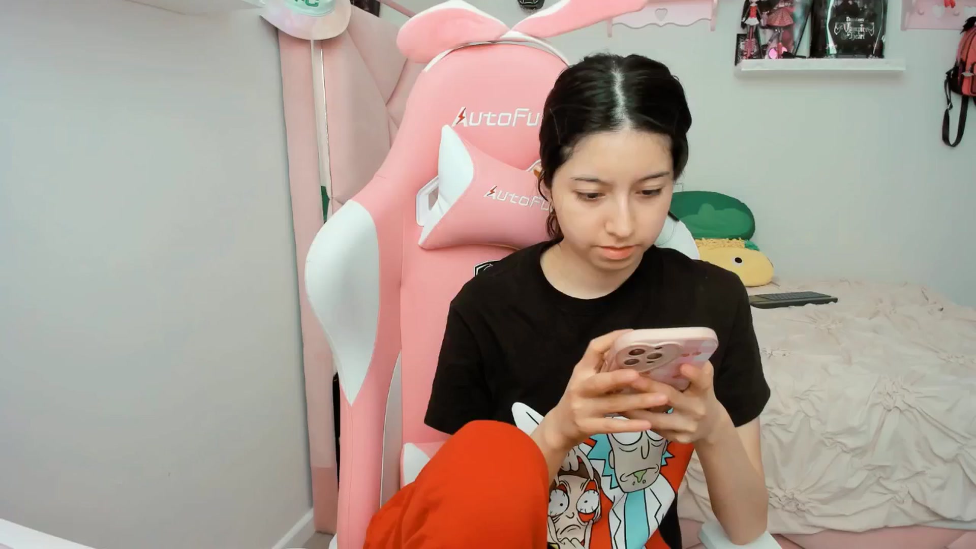 Gallery image thumbnail from Cherrycute666's myfreecams stream on, 02/17/2025, 21:48 image 18 of 20