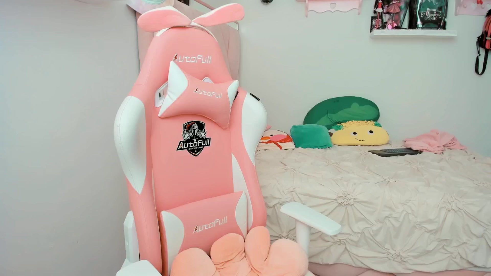 Gallery image thumbnail from Cherrycute666's myfreecams stream on, 02/17/2025, 21:48 image 4 of 20