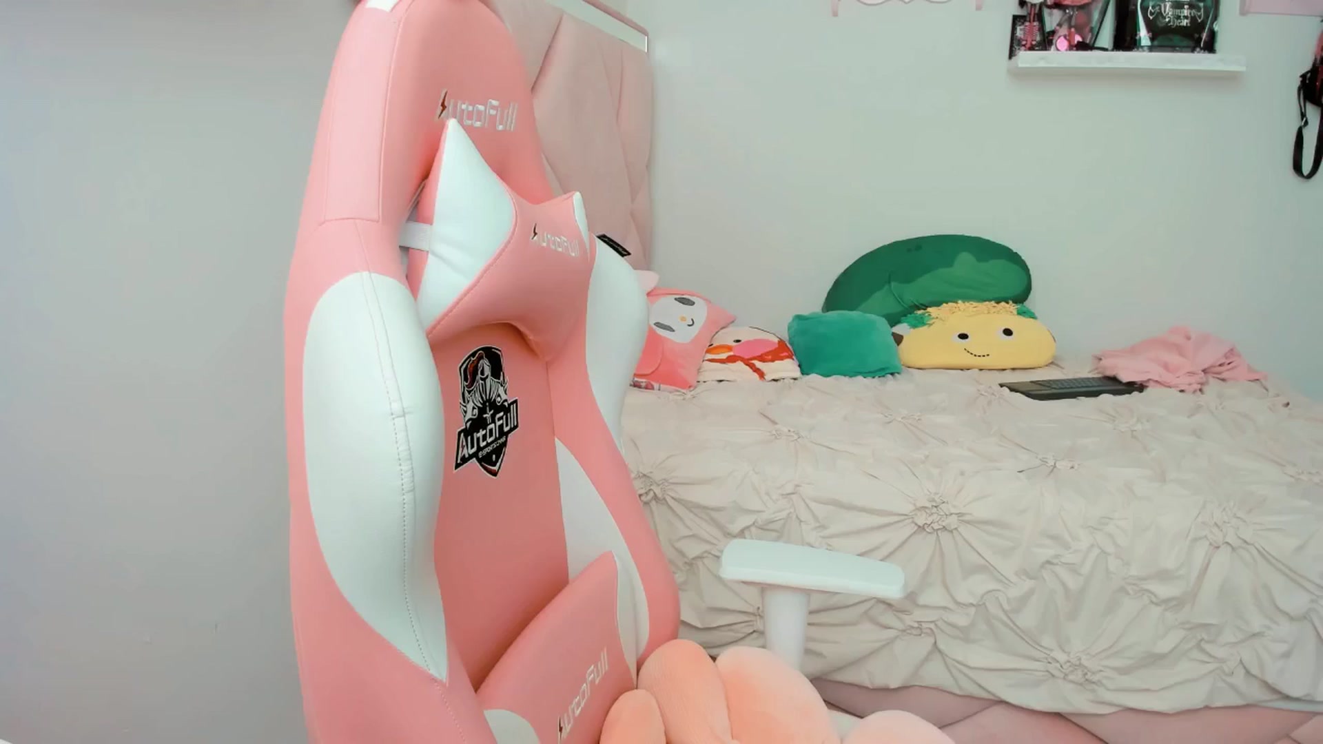 Gallery image thumbnail from Cherrycute666's myfreecams stream on, 02/17/2025, 21:48 image 2 of 20