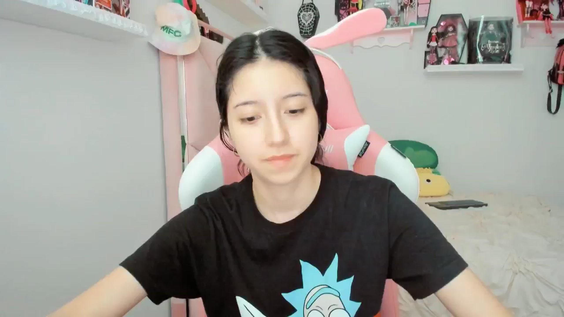 Gallery image thumbnail from Cherrycute666's myfreecams stream on, 02/18/2025, 24:25 image 1 of 20