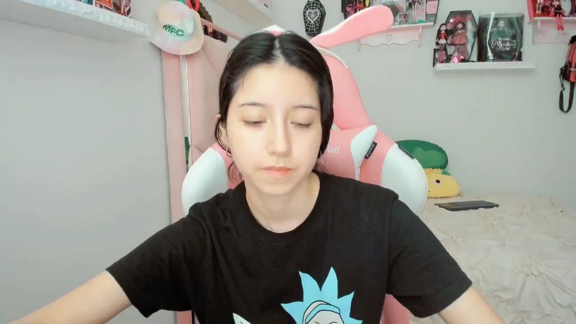 Gallery image thumbnail from Cherrycute666's myfreecams stream on, 02/18/2025, 24:25 image 2 of 20