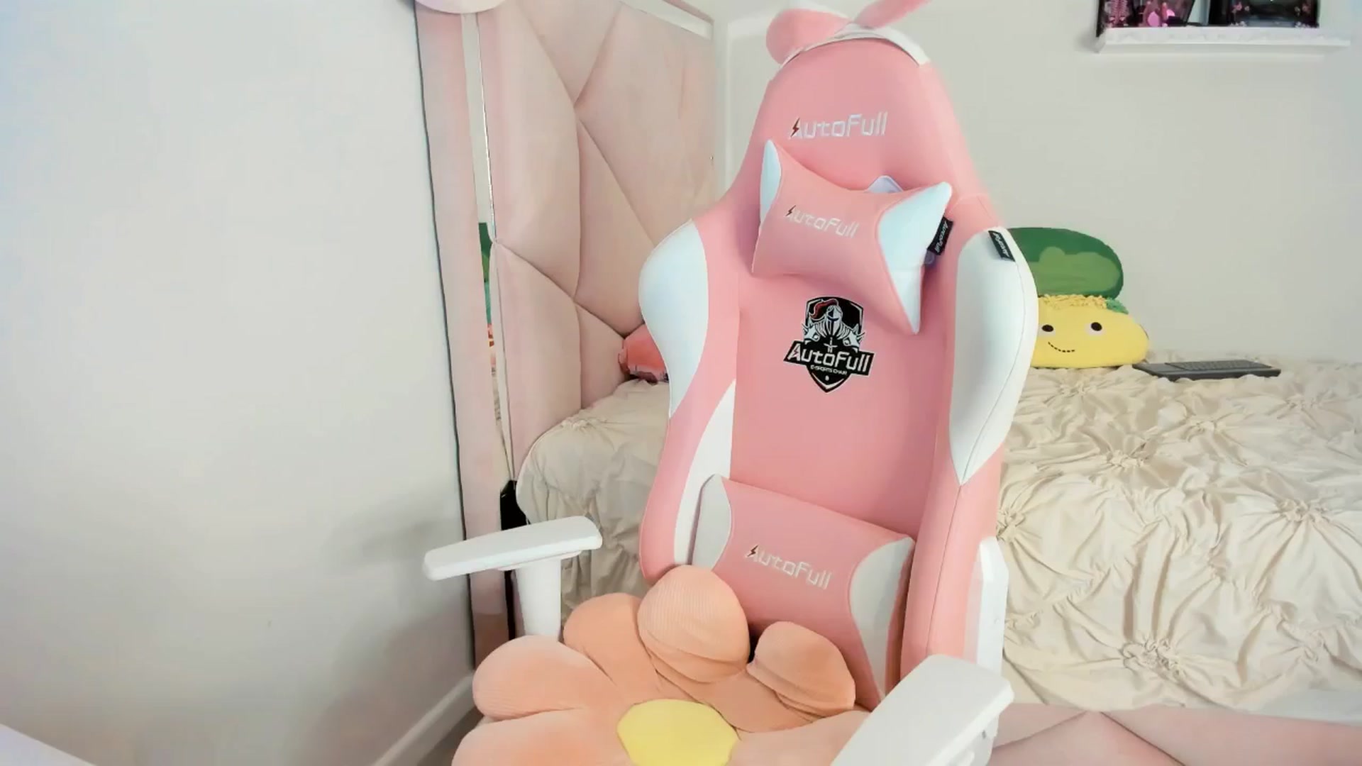 Gallery image thumbnail from Cherrycute666's myfreecams stream on, 02/18/2025, 06:07 image 3 of 20