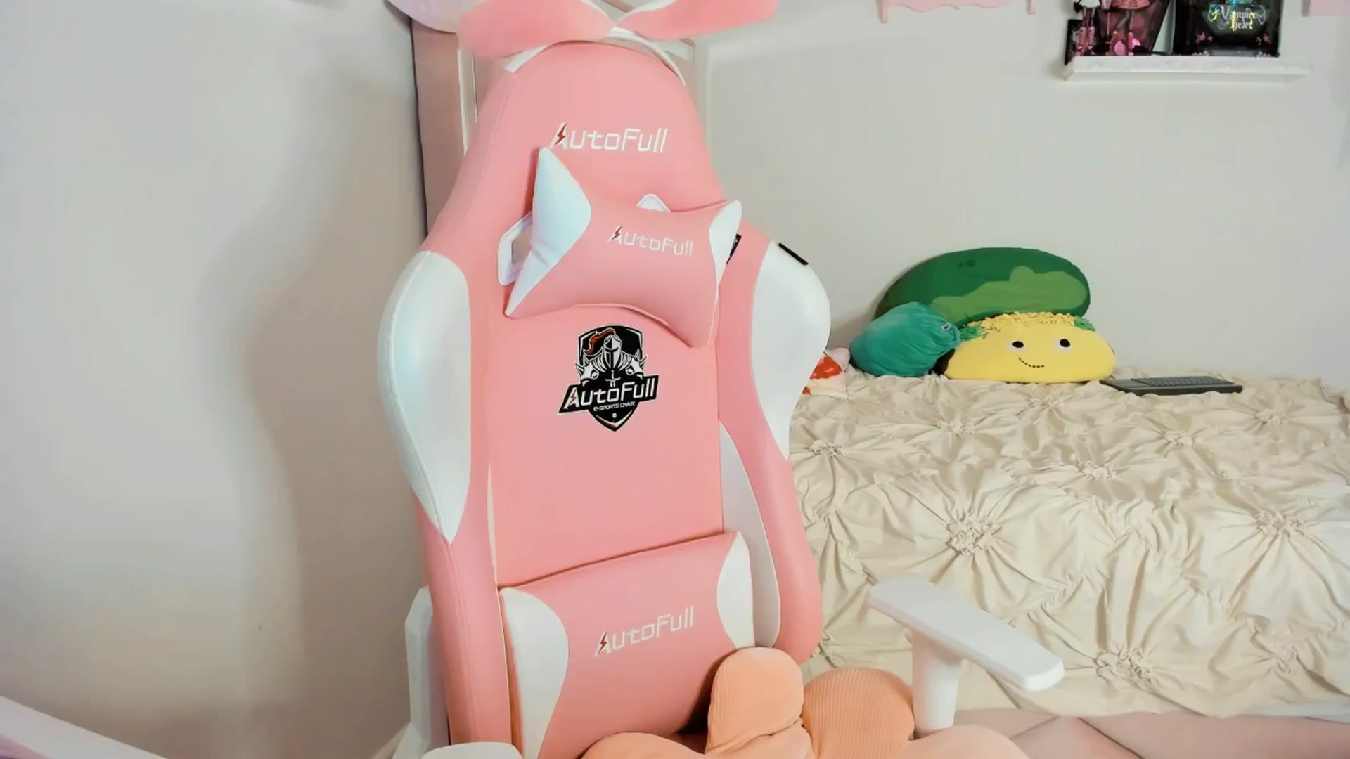 Gallery image thumbnail from Cherrycute666's myfreecams stream on, 02/18/2025, 06:07 image 19 of 20