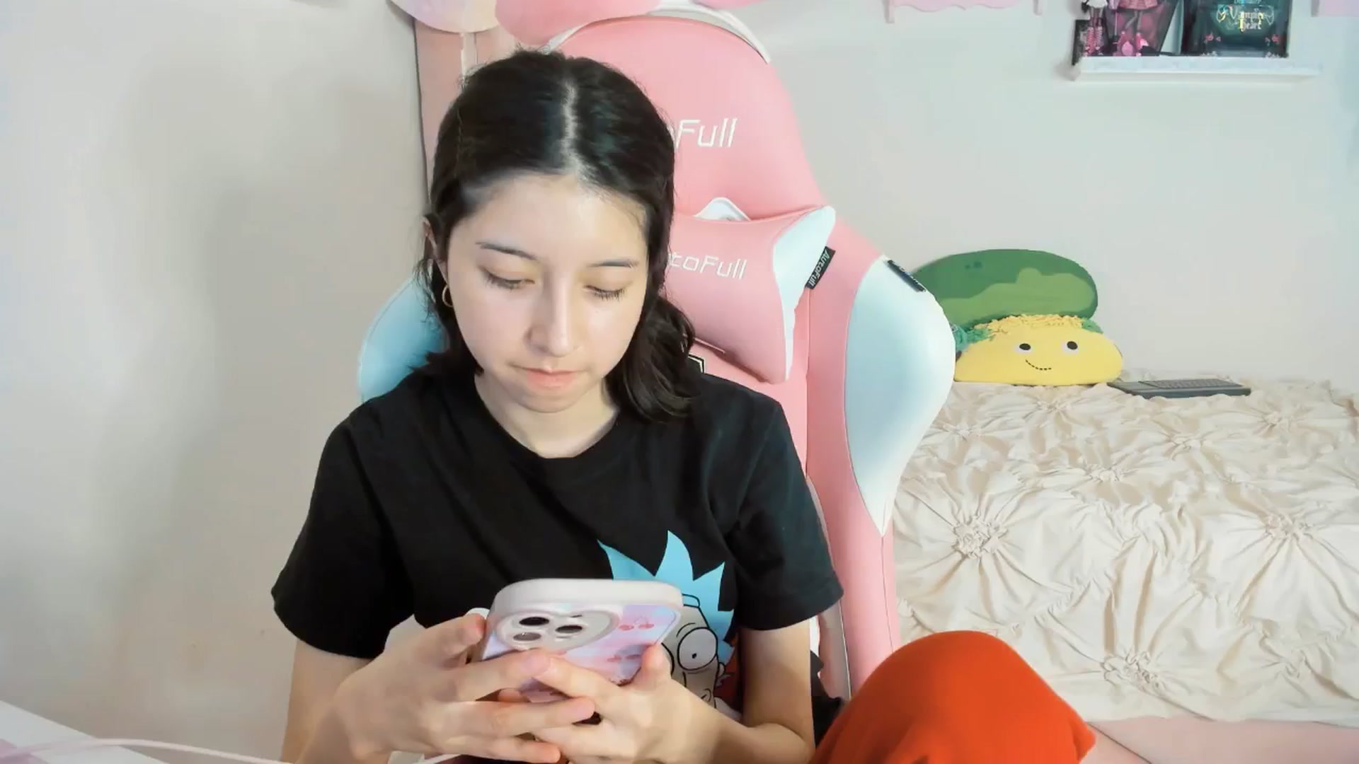 Gallery image thumbnail from Cherrycute666's myfreecams stream on, 02/18/2025, 06:07 image 18 of 20