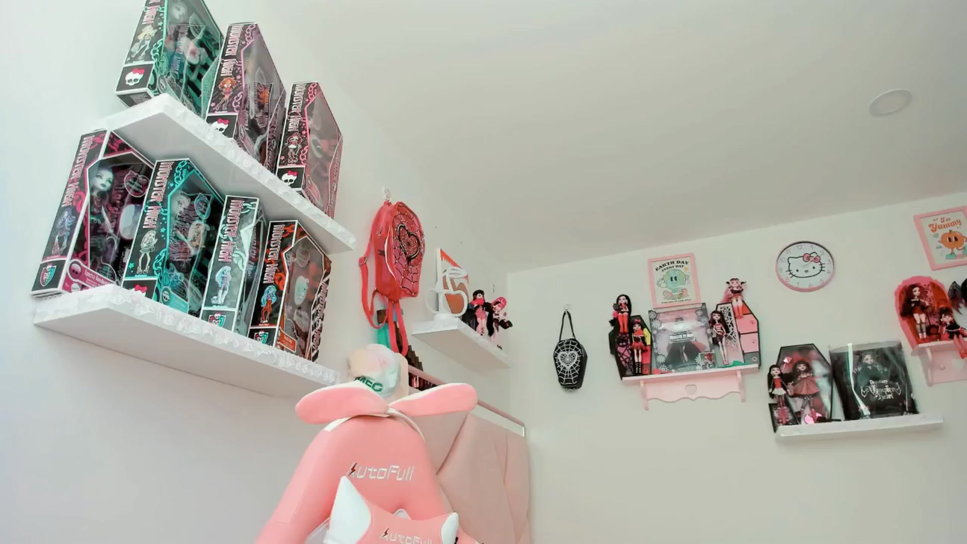 Gallery image thumbnail from Cherrycute666's myfreecams stream on, 02/18/2025, 21:11 image 20 of 20
