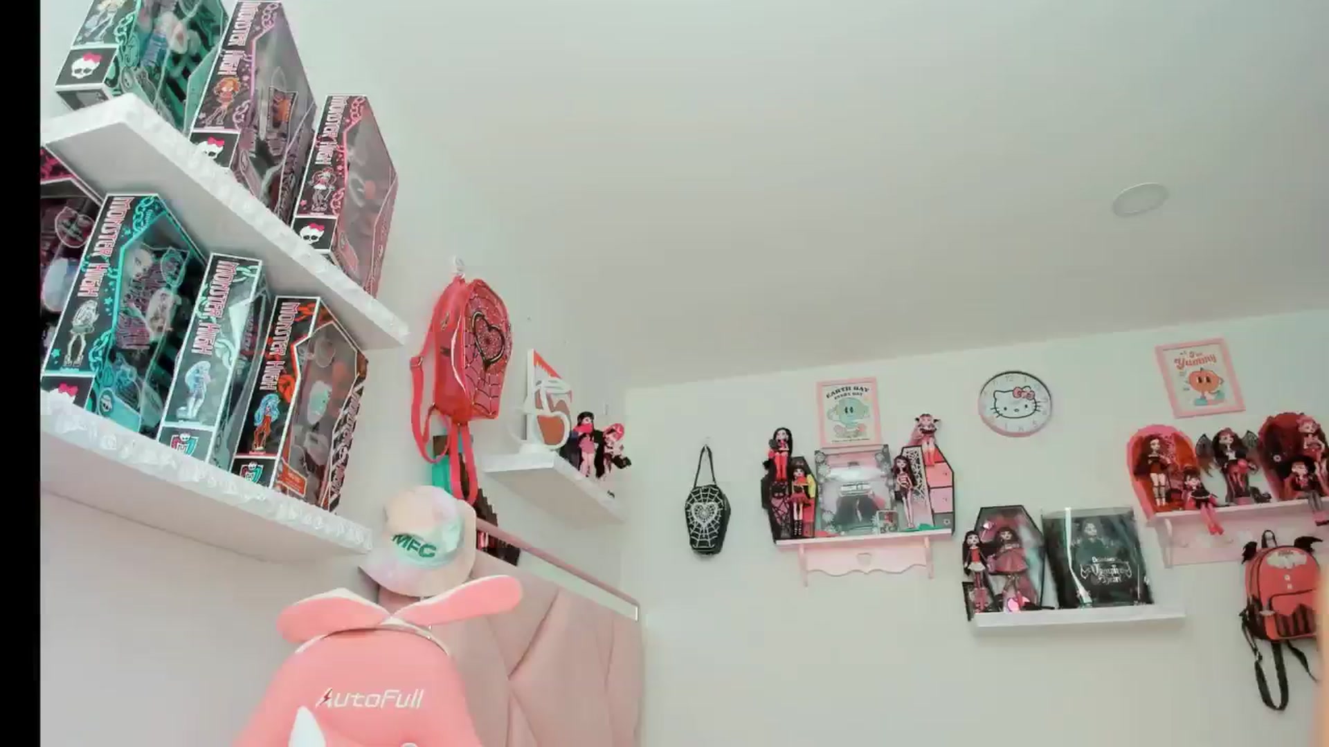 Gallery image thumbnail from Cherrycute666's myfreecams stream on, 02/18/2025, 21:11 image 10 of 20