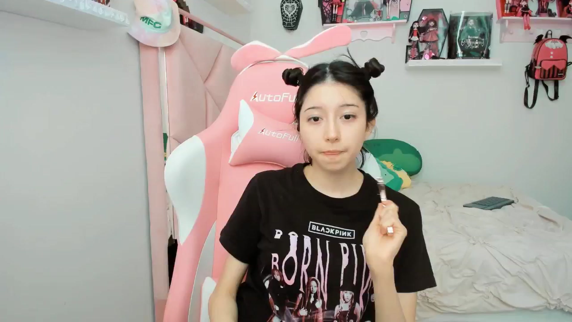 Gallery image thumbnail from Cherrycute666's myfreecams stream on, 02/19/2025, 21:10 image 12 of 20