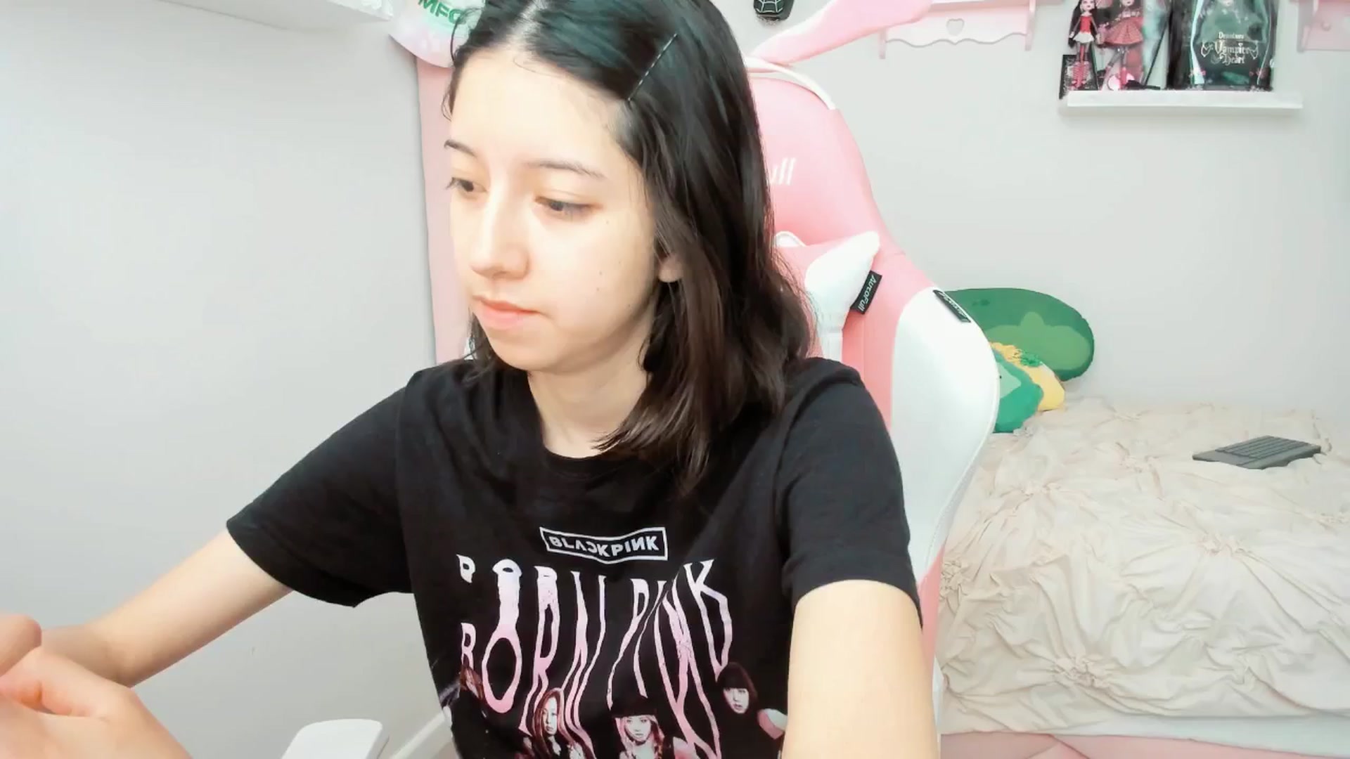 Gallery image thumbnail from Cherrycute666's myfreecams stream on, 02/19/2025, 21:10 image 1 of 20