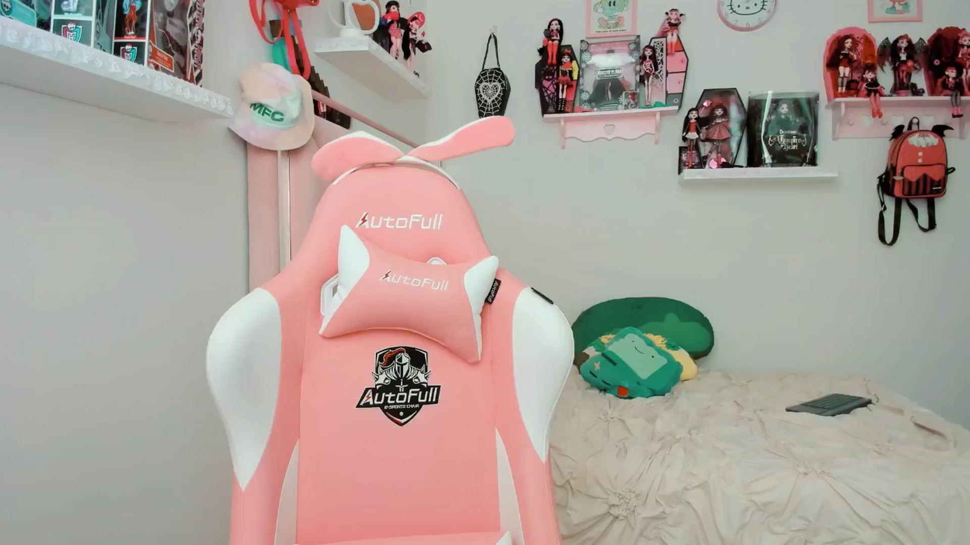 Gallery image thumbnail from Cherrycute666's myfreecams stream on, 02/19/2025, 21:10 image 13 of 20