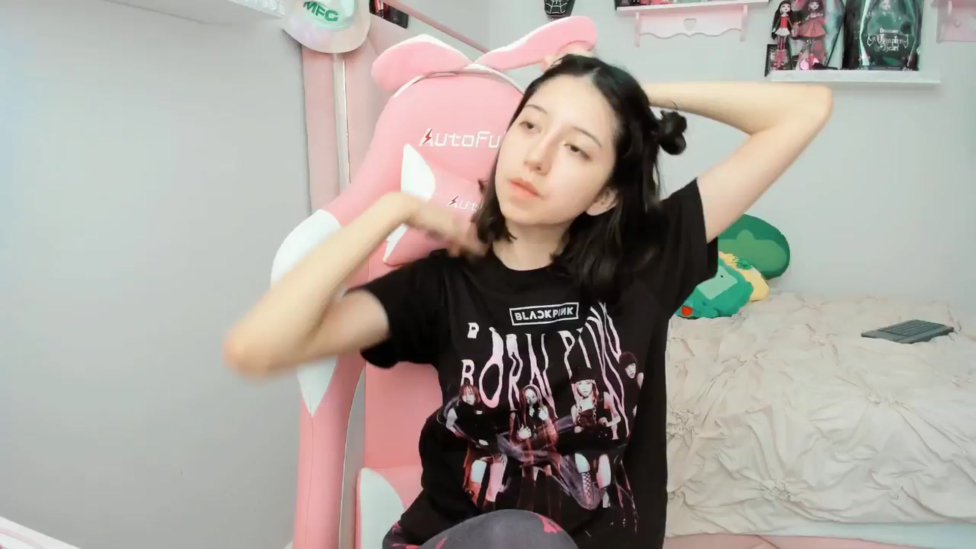 Gallery image thumbnail from Cherrycute666's myfreecams stream on, 02/19/2025, 21:10 image 2 of 20