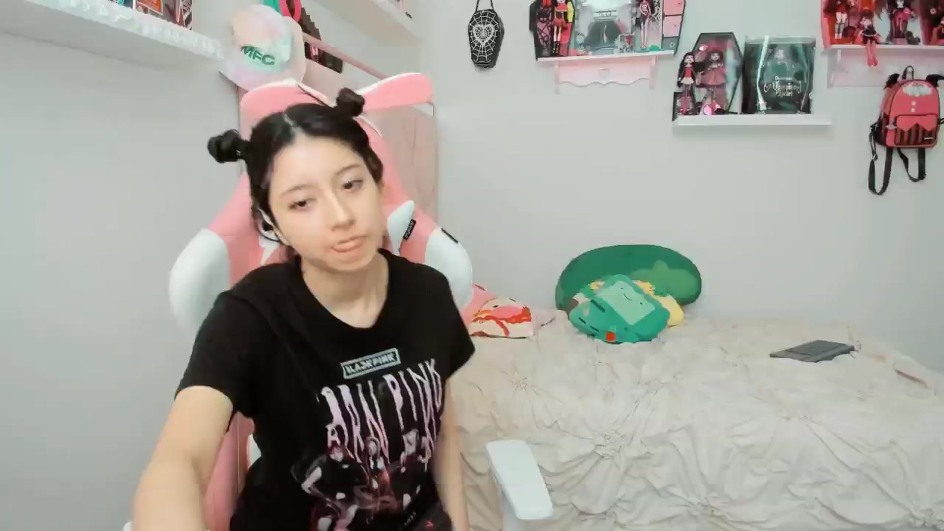 Gallery image thumbnail from Cherrycute666's myfreecams stream on, 02/19/2025, 21:10 image 18 of 20