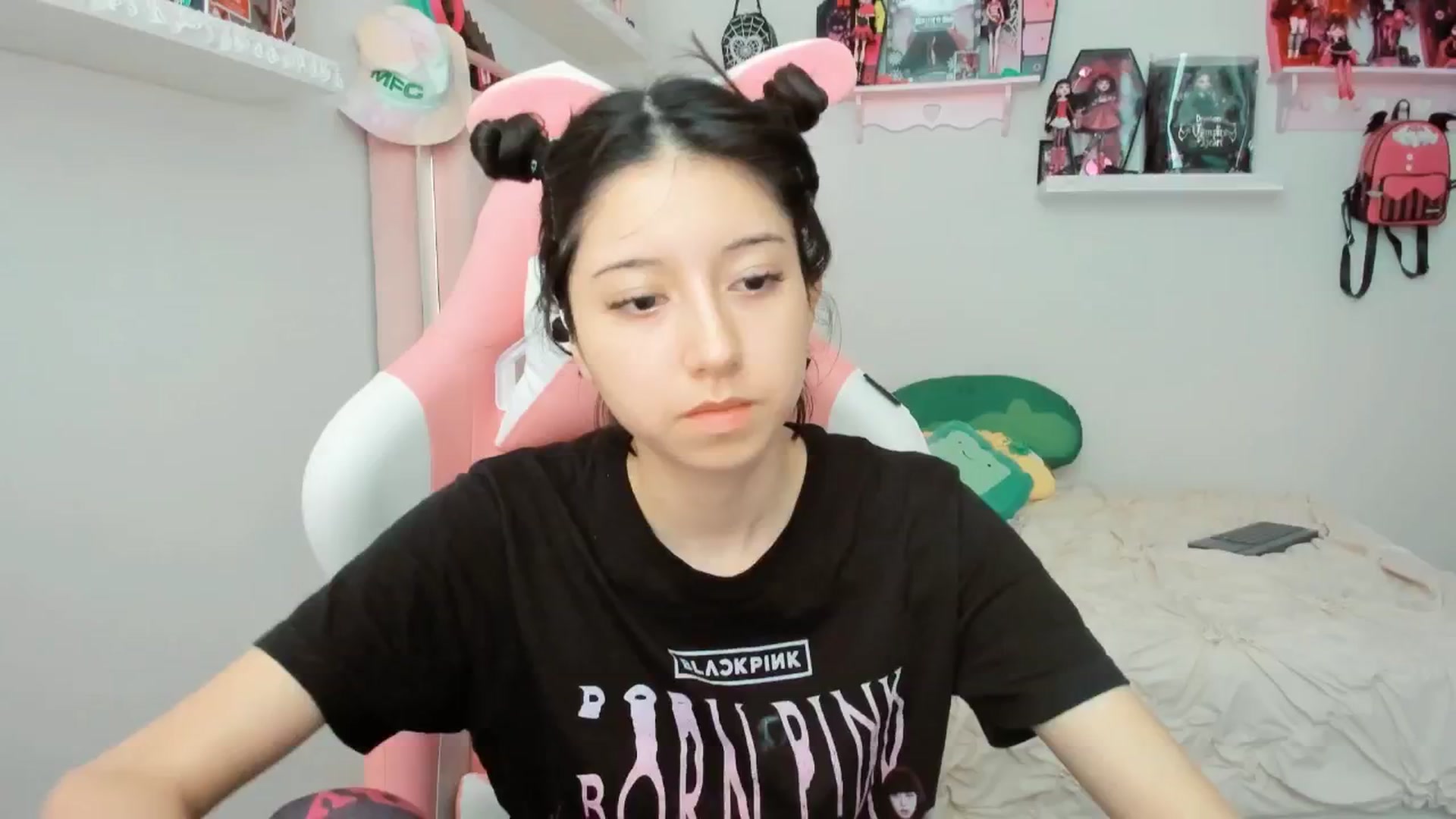 Gallery image thumbnail from Cherrycute666's myfreecams stream on, 02/19/2025, 21:10 image 16 of 20