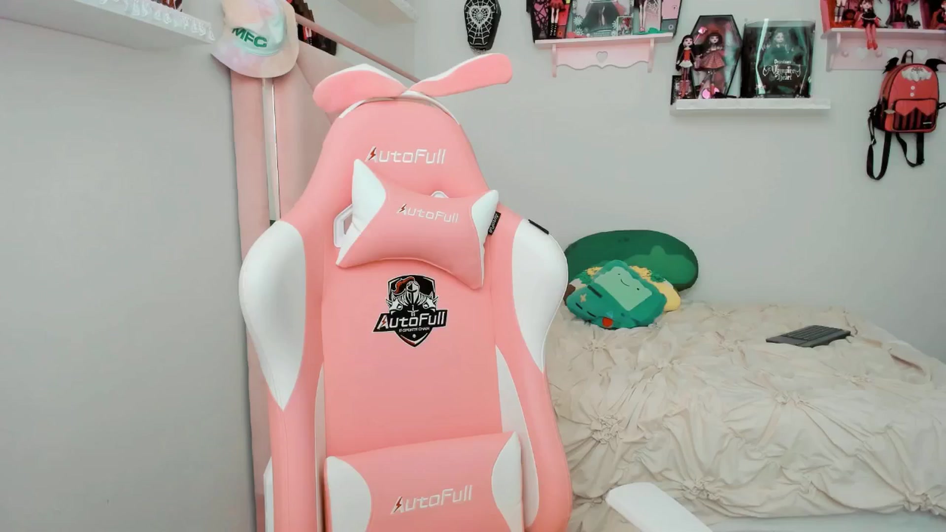 Gallery image thumbnail from Cherrycute666's myfreecams stream on, 02/19/2025, 21:10 image 9 of 20