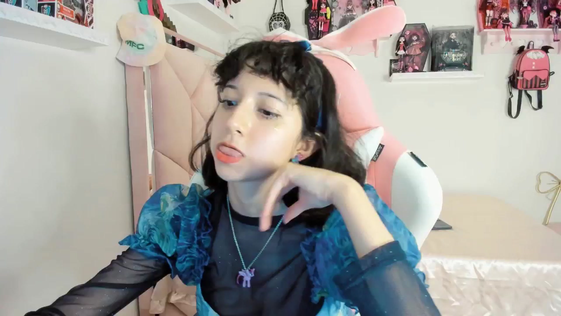 Gallery image thumbnail from Cherrycute666's myfreecams stream on, 02/20/2025, 04:36 image 6 of 20