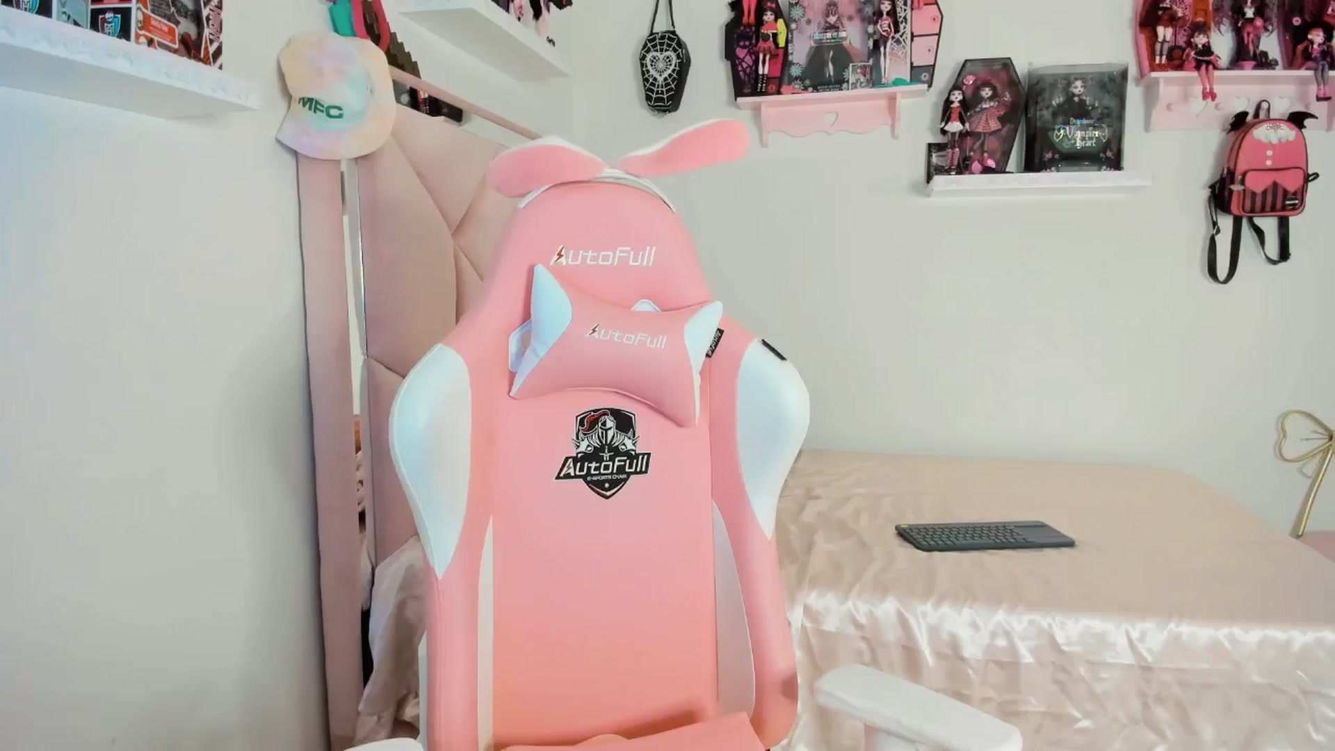 Gallery image thumbnail from Cherrycute666's myfreecams stream on, 02/20/2025, 04:36 image 18 of 20