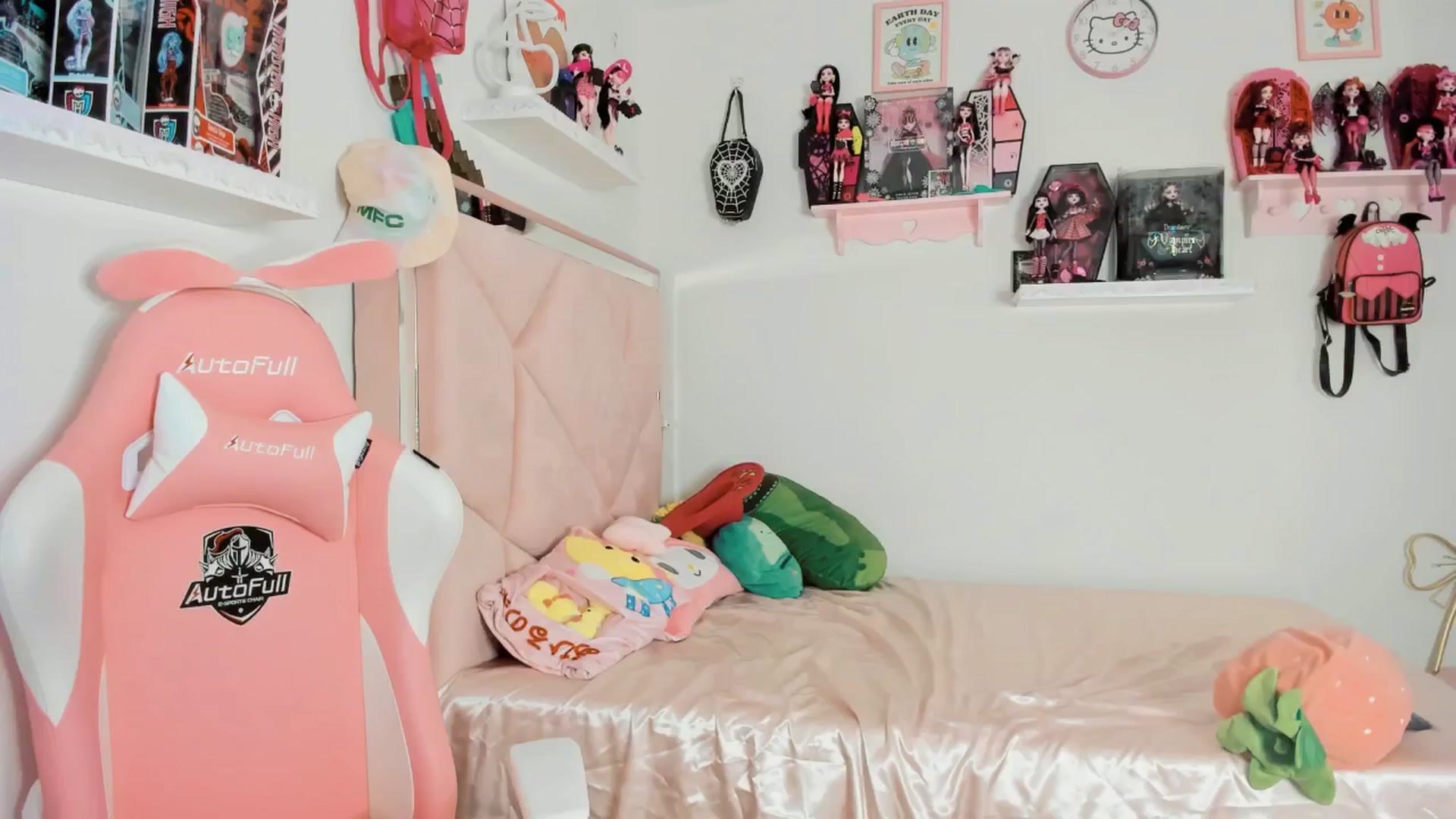 Gallery image thumbnail from Cherrycute666's myfreecams stream on, 02/20/2025, 06:34 image 14 of 20