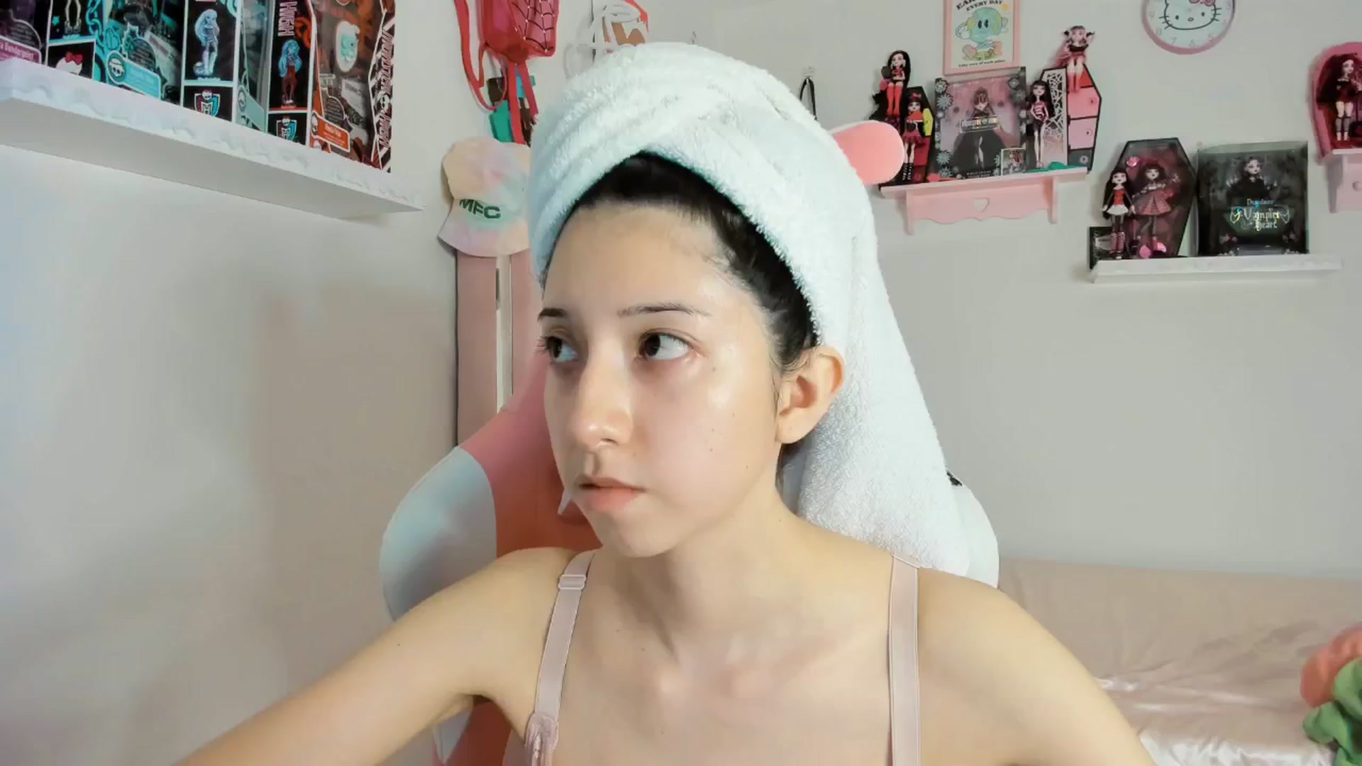 Gallery image thumbnail from Cherrycute666's myfreecams stream on, 02/20/2025, 06:34 image 17 of 20