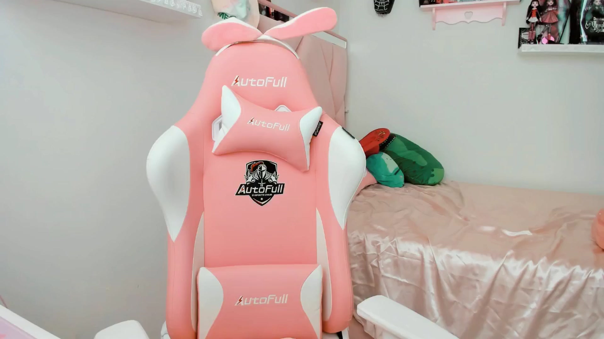Gallery image thumbnail from Cherrycute666's myfreecams stream on, 02/20/2025, 22:19 image 10 of 20