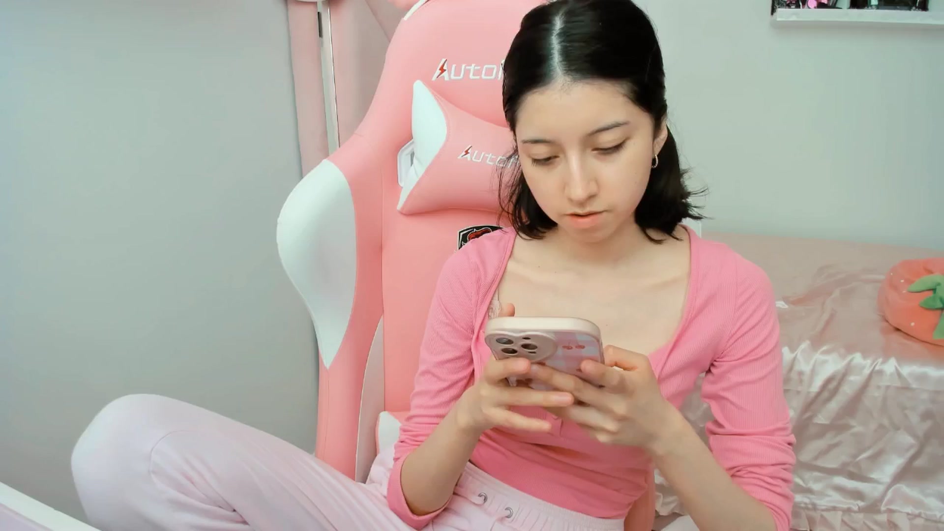 Gallery image thumbnail from Cherrycute666's myfreecams stream on, 02/20/2025, 22:19 image 19 of 20