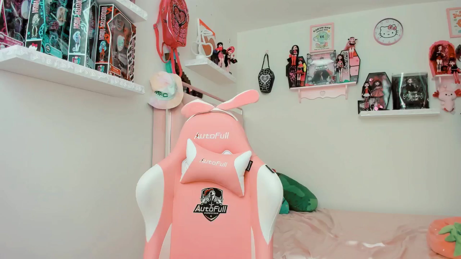 Gallery image thumbnail from Cherrycute666's myfreecams stream on, 02/20/2025, 22:19 image 5 of 20