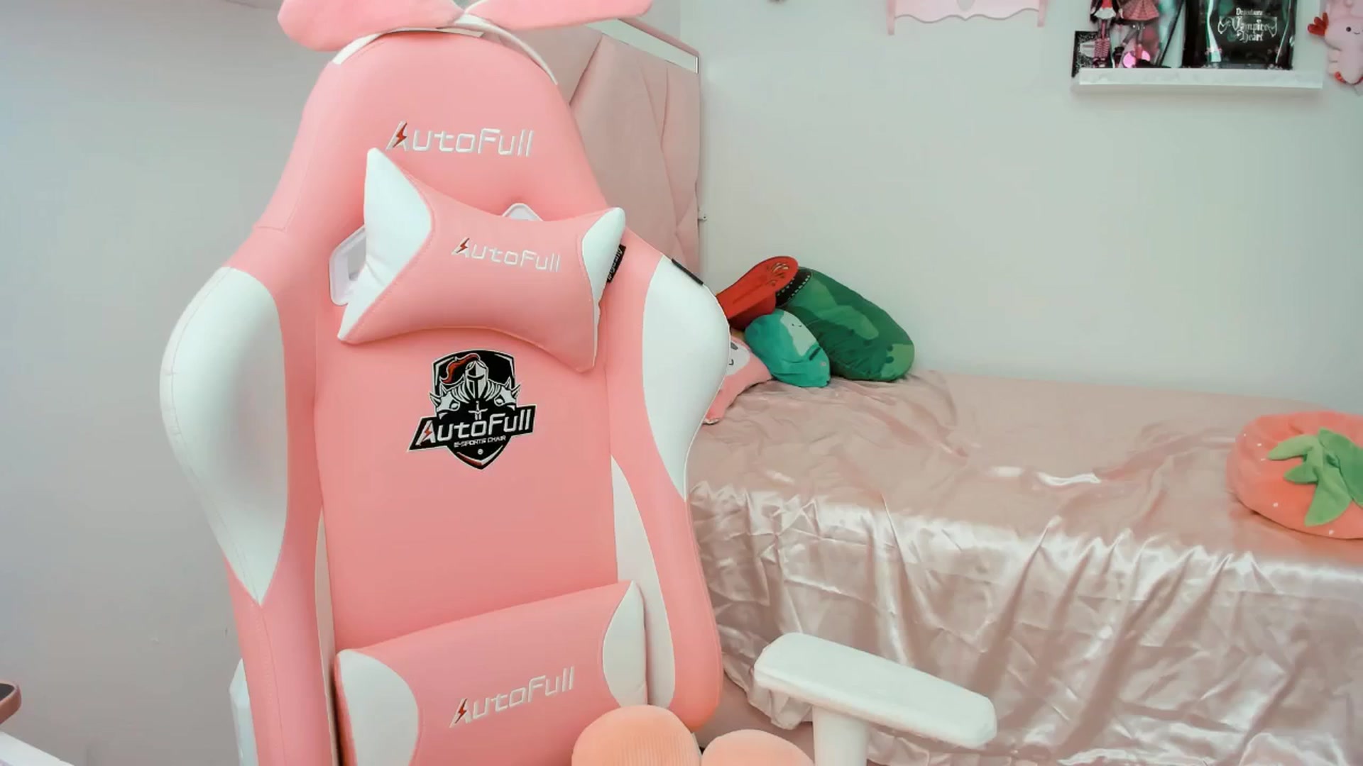 Gallery image thumbnail from Cherrycute666's myfreecams stream on, 02/20/2025, 22:19 image 12 of 20