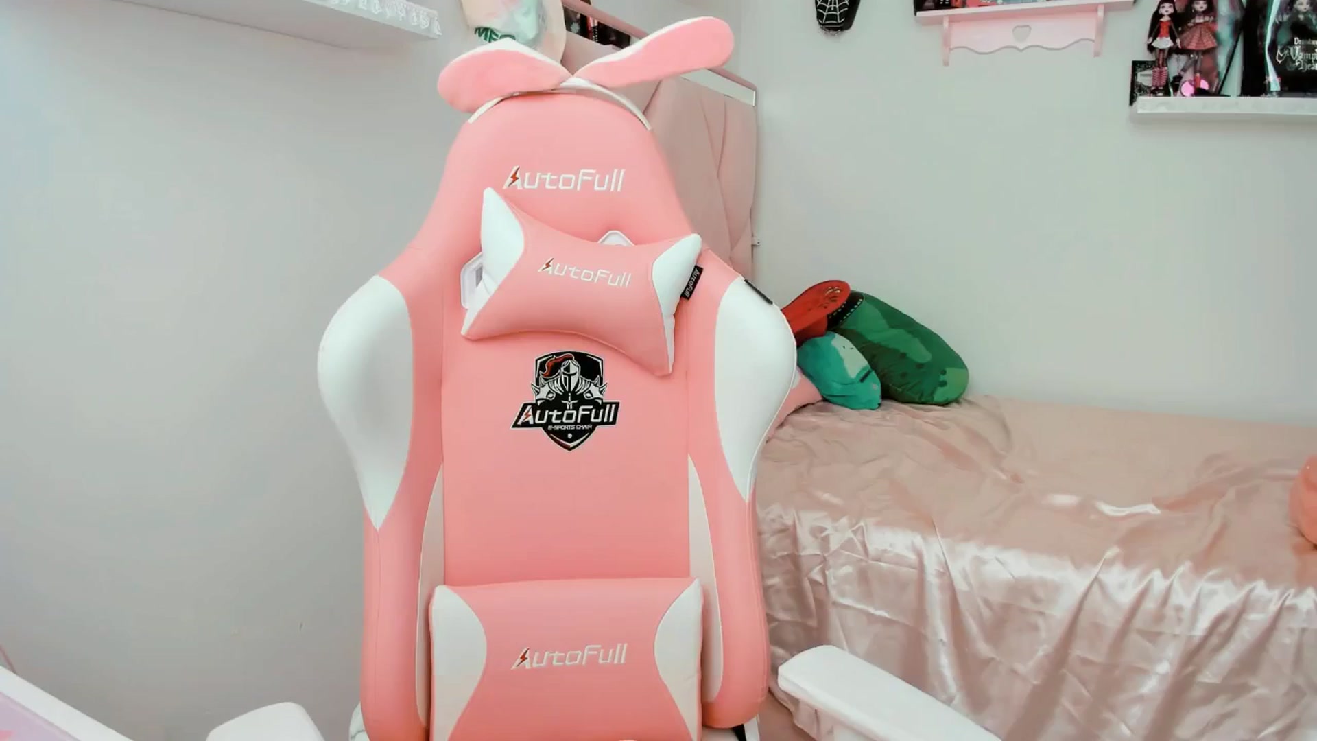 Gallery image thumbnail from Cherrycute666's myfreecams stream on, 02/20/2025, 22:19 image 9 of 20