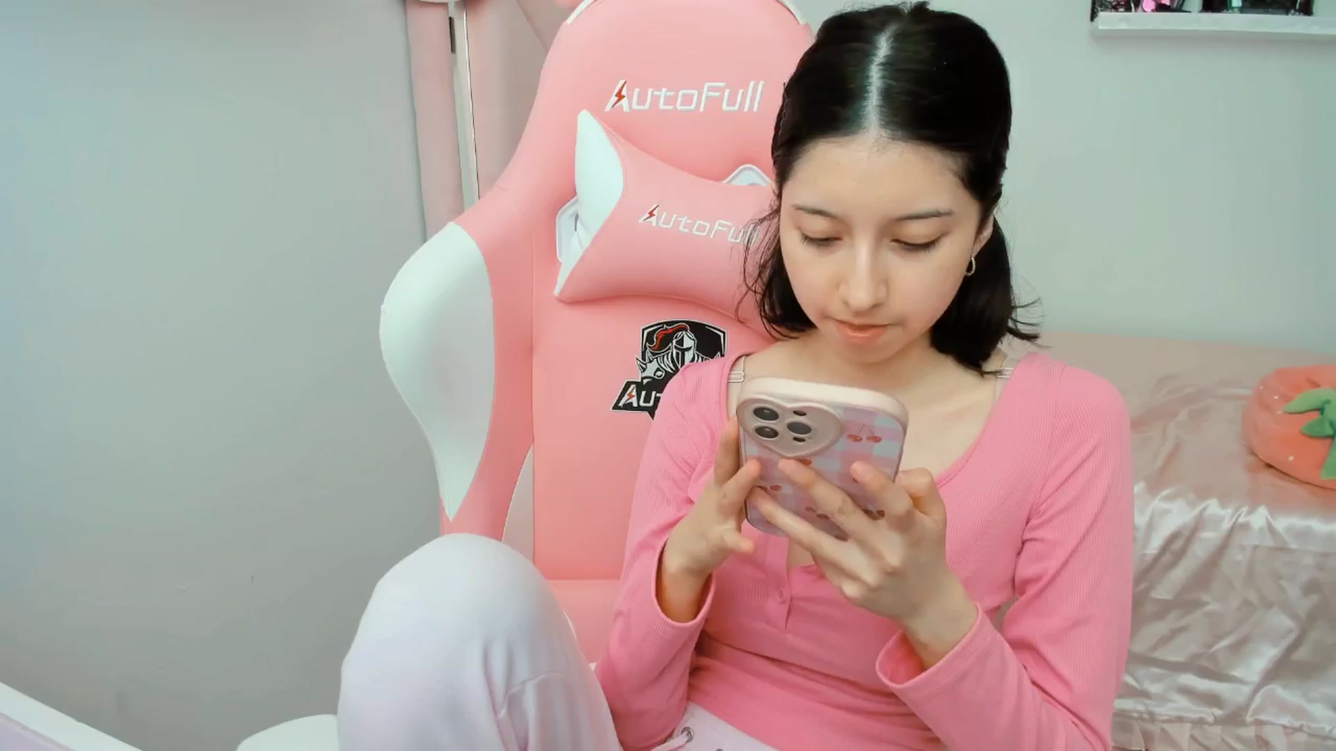 Gallery image thumbnail from Cherrycute666's myfreecams stream on, 02/20/2025, 22:19 image 15 of 20