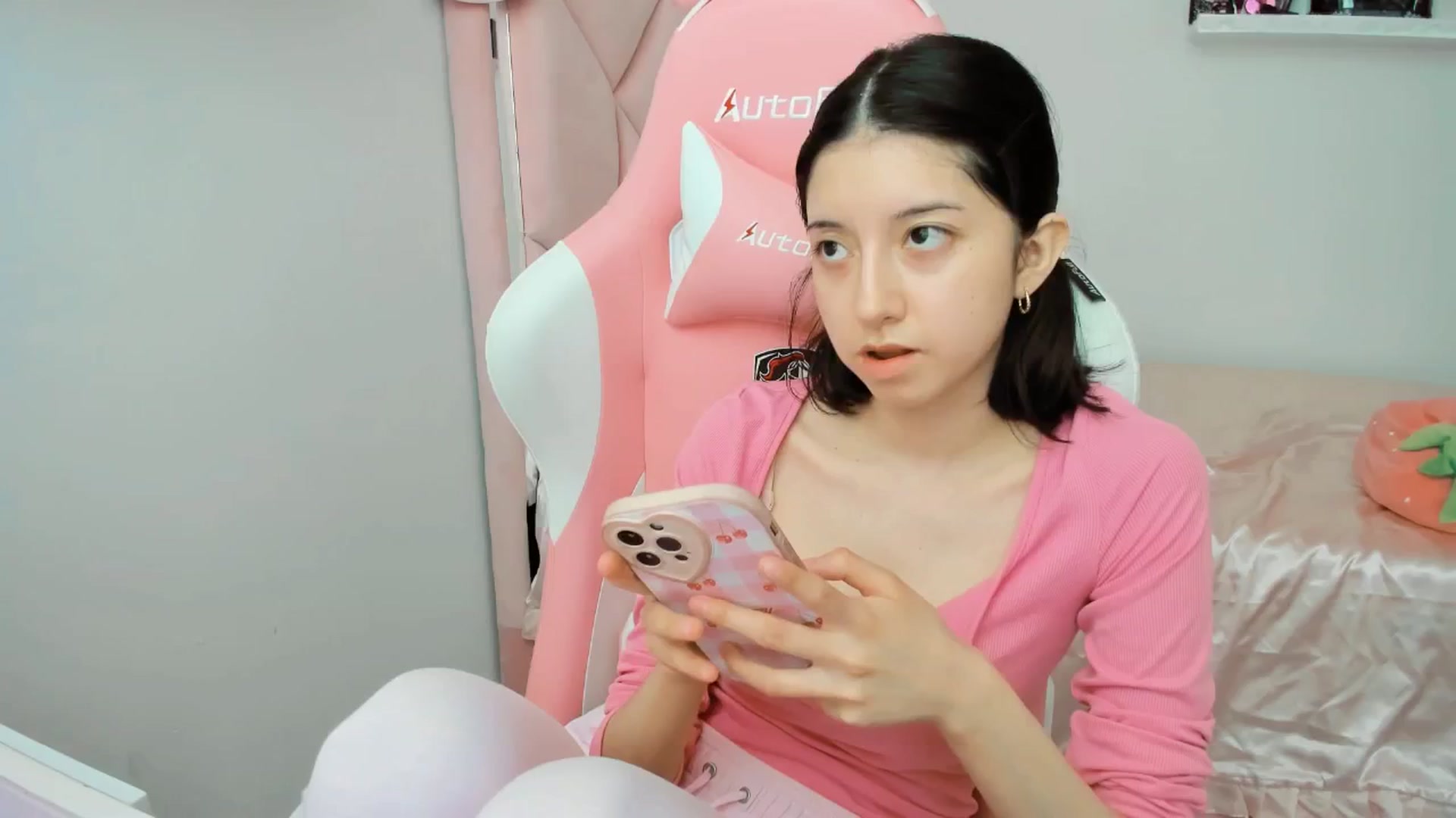 Gallery image thumbnail from Cherrycute666's myfreecams stream on, 02/20/2025, 22:19 image 20 of 20