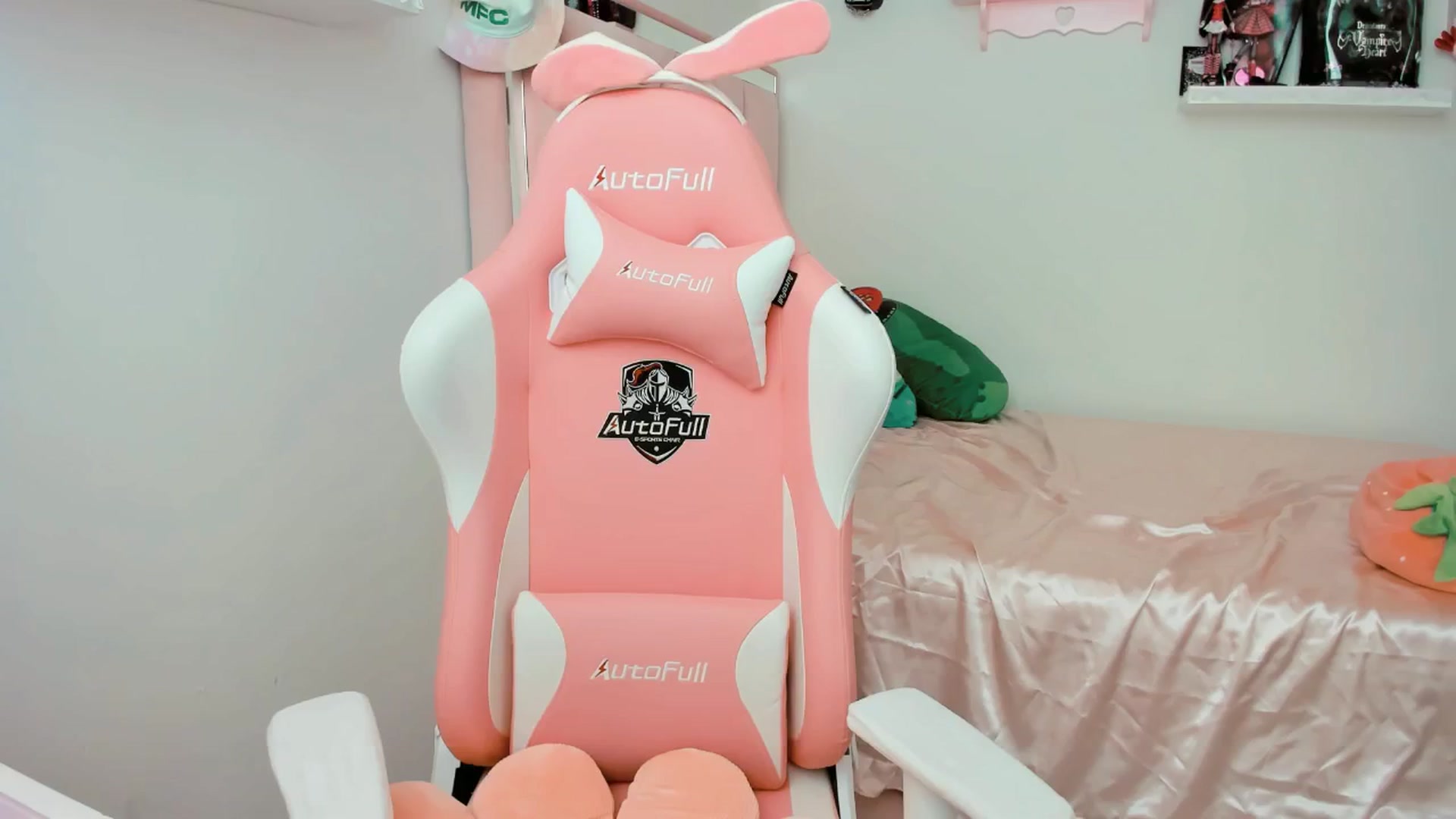 Gallery image thumbnail from Cherrycute666's myfreecams stream on, 02/20/2025, 22:19 image 3 of 20