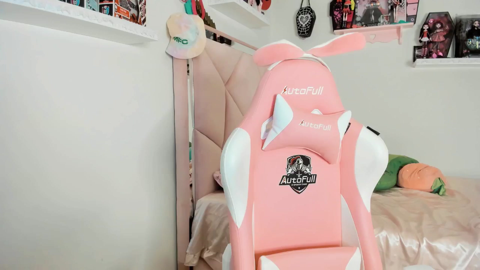 Gallery image thumbnail from Cherrycute666's myfreecams stream on, 02/21/2025, 01:56 image 14 of 20