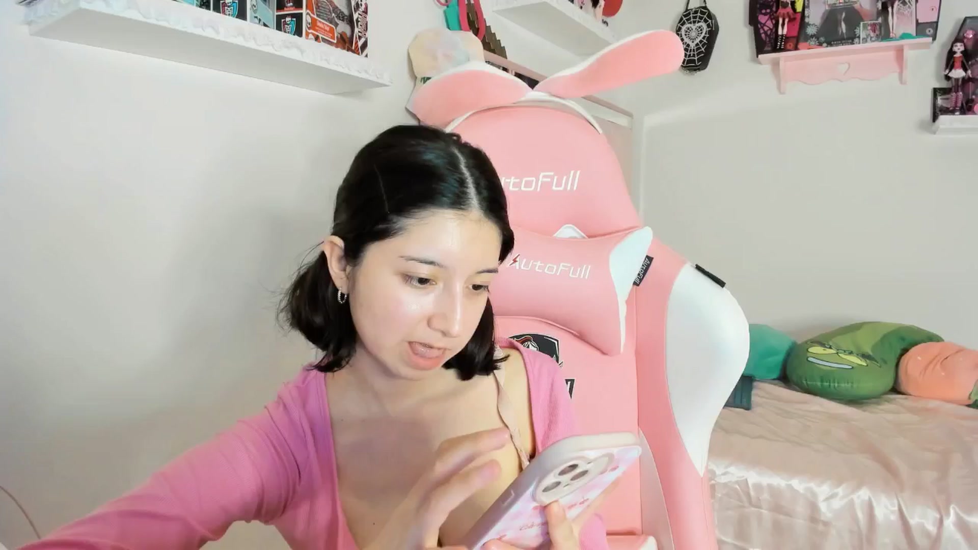 Gallery image thumbnail from Cherrycute666's myfreecams stream on, 02/21/2025, 01:56 image 12 of 20