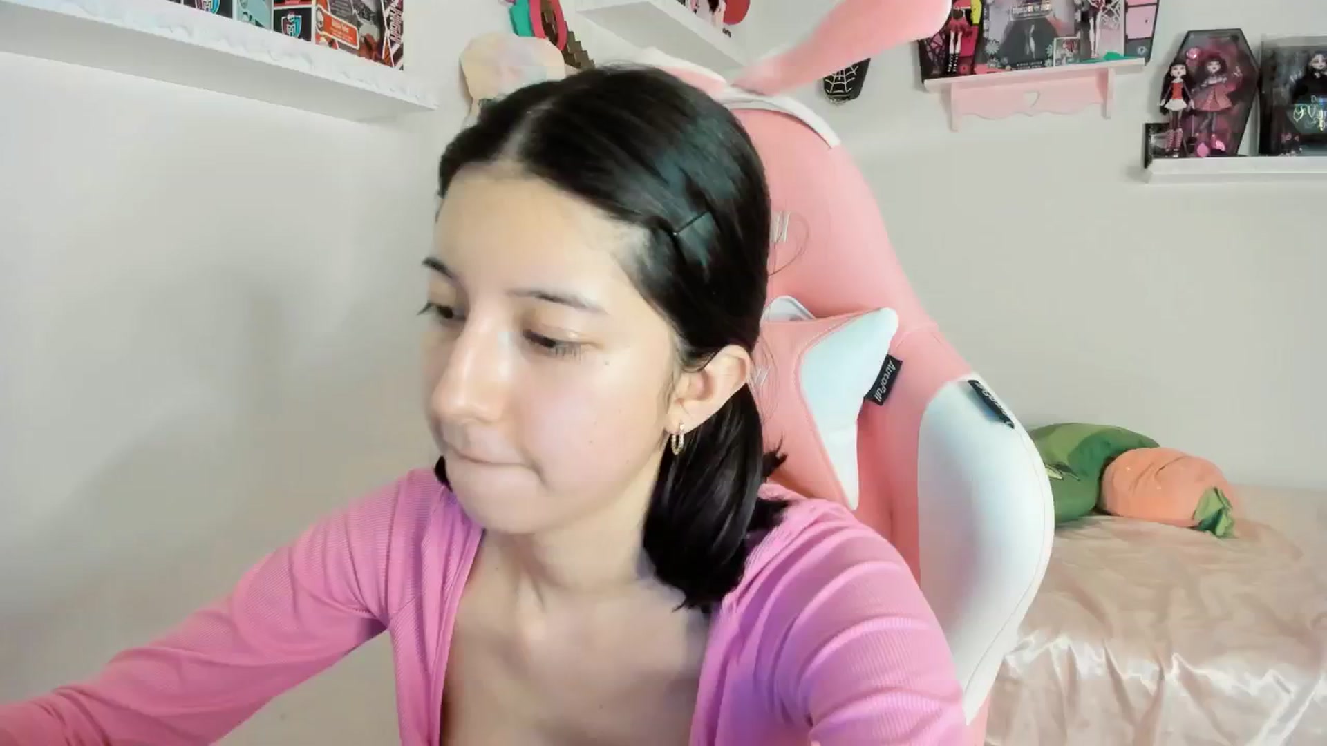Gallery image thumbnail from Cherrycute666's myfreecams stream on, 02/21/2025, 01:56 image 19 of 20
