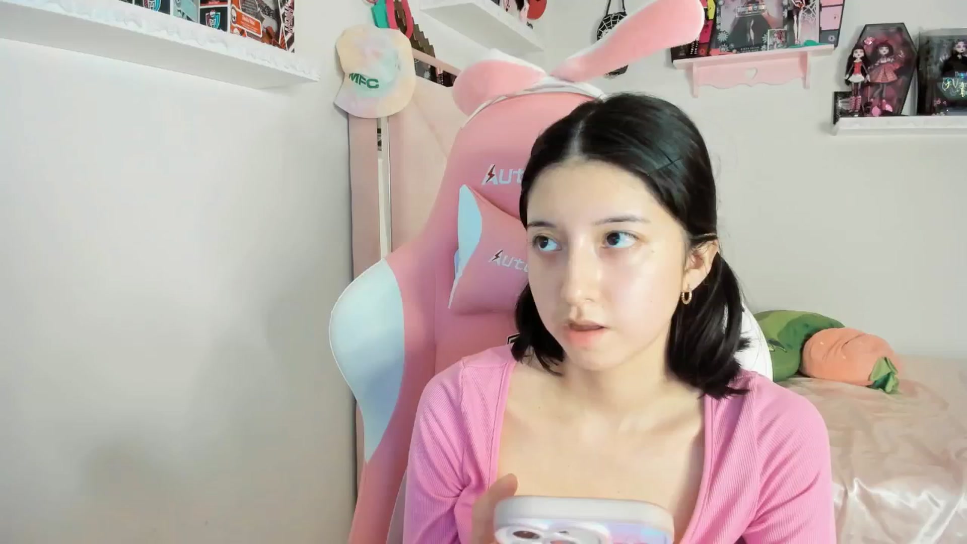 Gallery image thumbnail from Cherrycute666's myfreecams stream on, 02/21/2025, 01:56 image 16 of 20