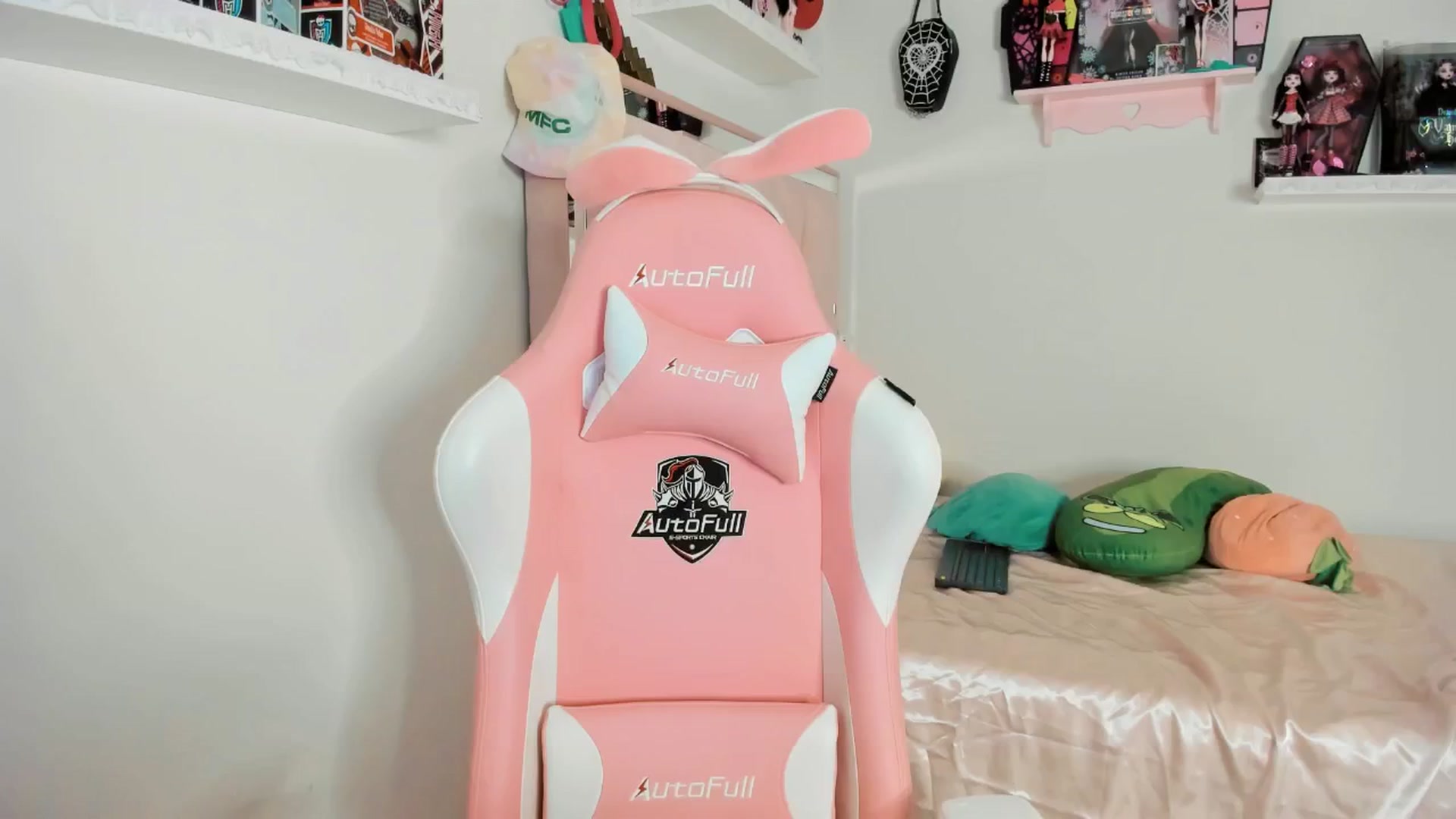 Gallery image thumbnail from Cherrycute666's myfreecams stream on, 02/21/2025, 01:56 image 20 of 20