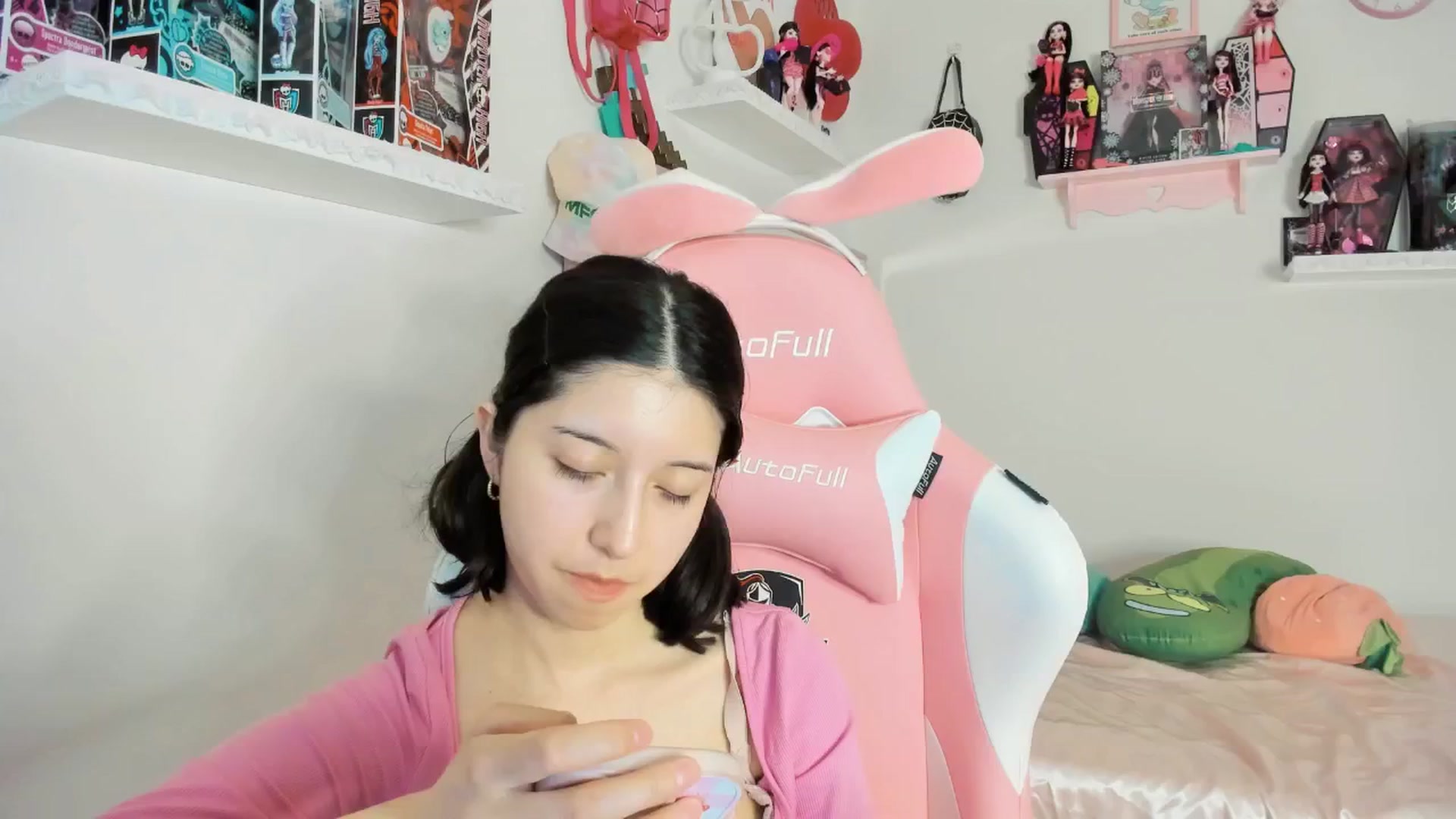 Gallery image thumbnail from Cherrycute666's myfreecams stream on, 02/21/2025, 01:56 image 7 of 20