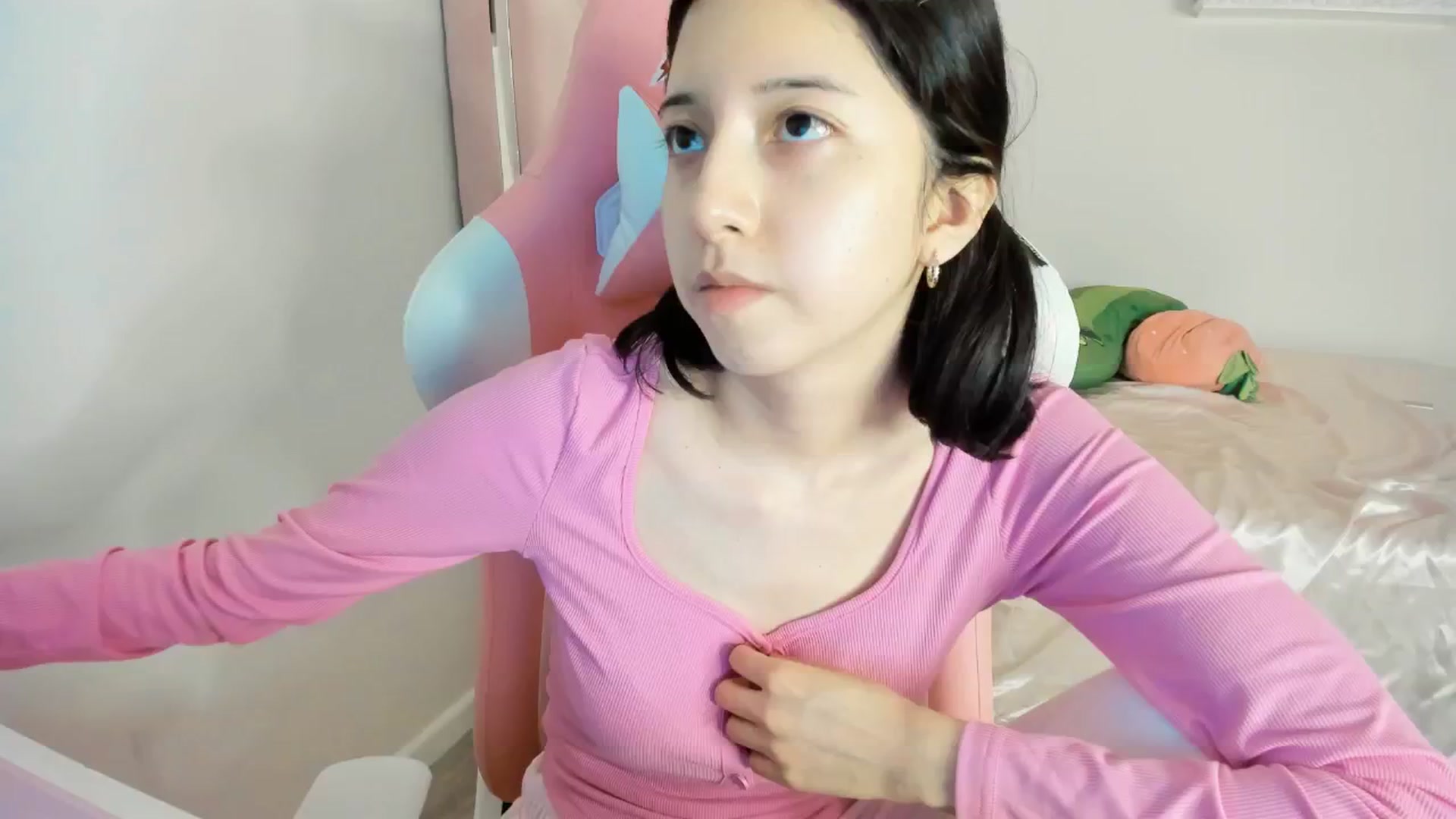 Gallery image thumbnail from Cherrycute666's myfreecams stream on, 02/21/2025, 01:56 image 1 of 20