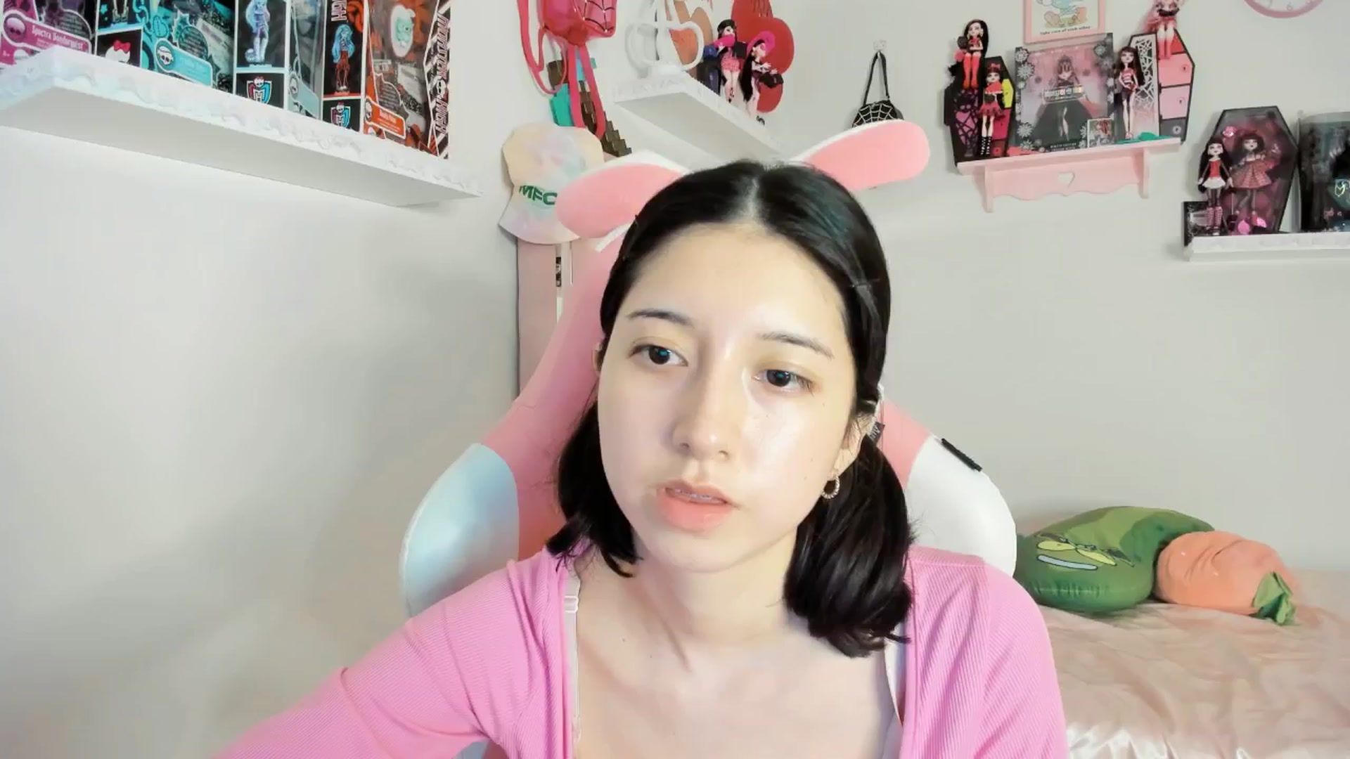 Gallery image thumbnail from Cherrycute666's myfreecams stream on, 02/21/2025, 01:56 image 6 of 20