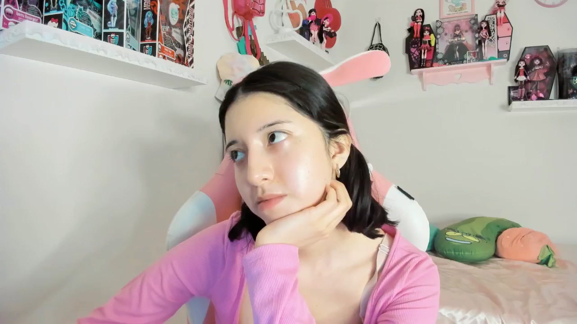 Gallery image thumbnail from Cherrycute666's myfreecams stream on, 02/21/2025, 01:56 image 8 of 20