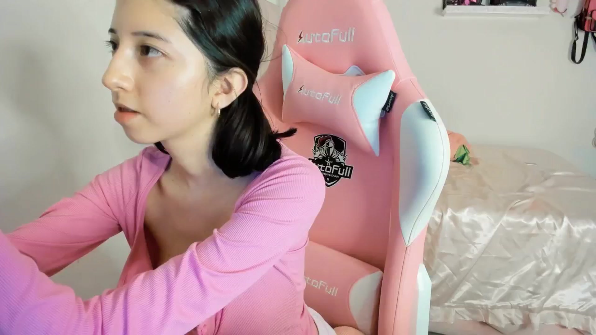 Gallery image thumbnail from Cherrycute666's myfreecams stream on, 02/21/2025, 03:46 image 16 of 20