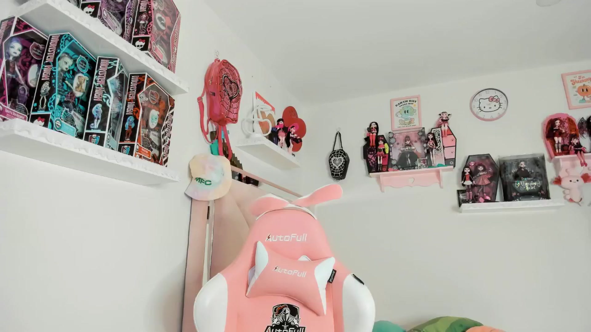 Gallery image thumbnail from Cherrycute666's myfreecams stream on, 02/21/2025, 03:46 image 2 of 20